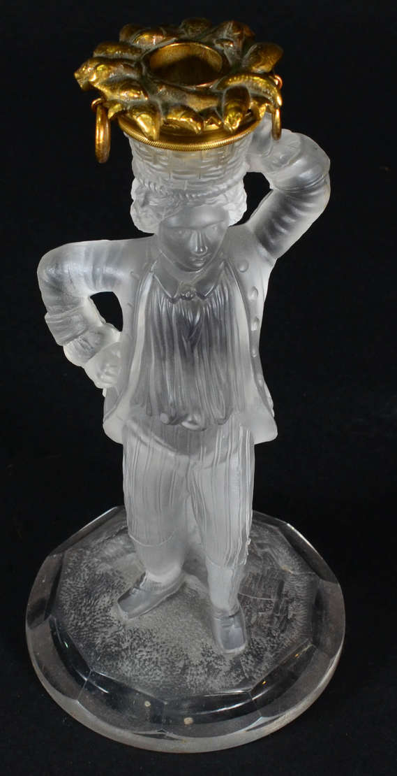 Cristal Baccarat – Castiçal de cristal satiné representando menino em... - foto 4 de 4