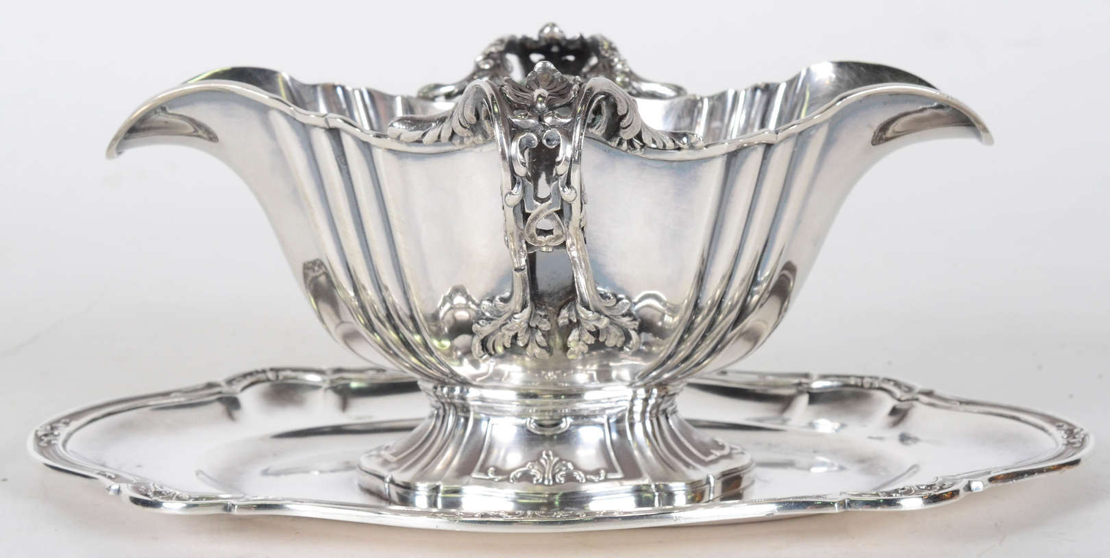 Molheira Napoleão III – Prata francesa – Decoração em frisos com asas... - foto 1 de 5