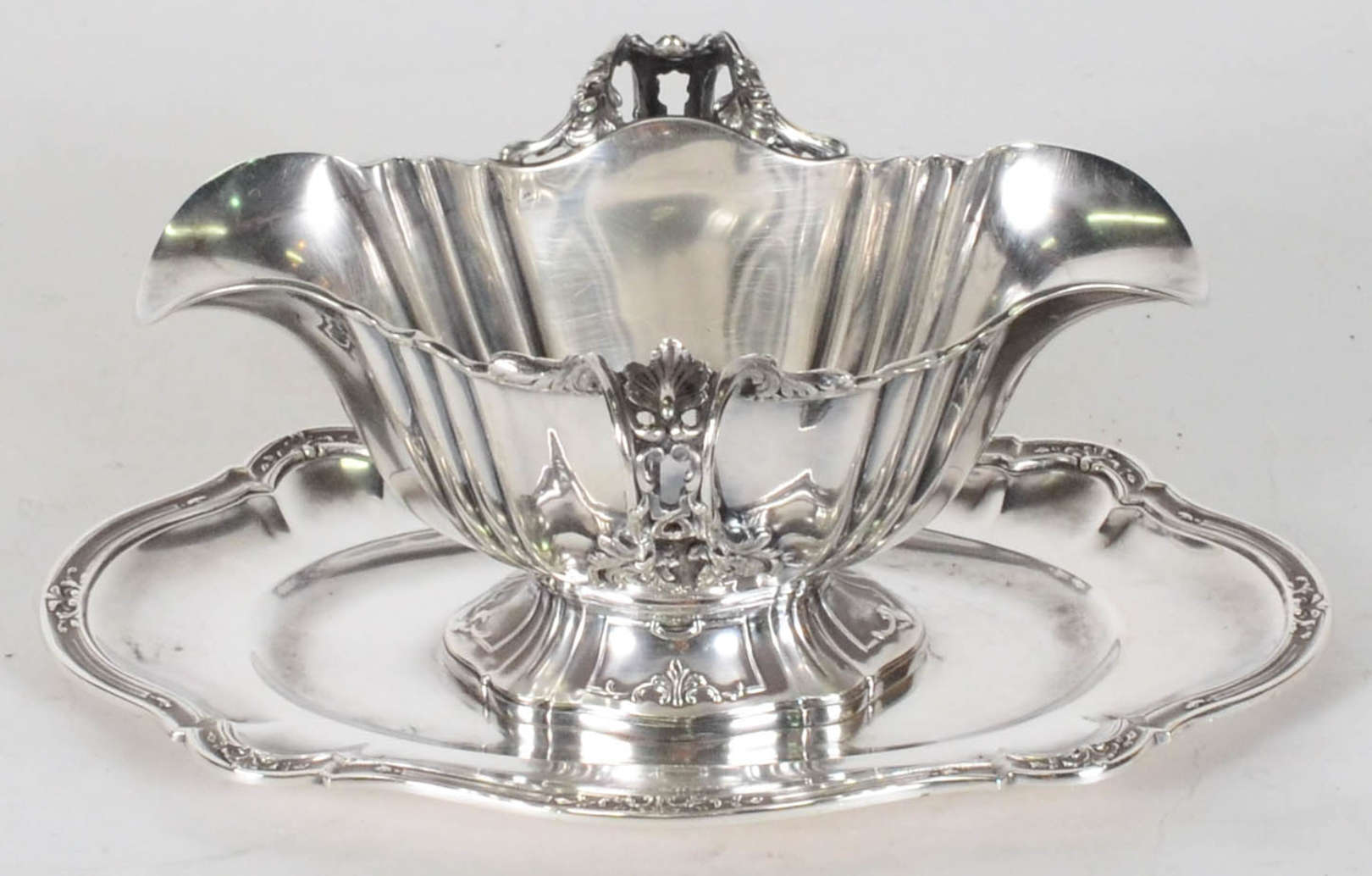 Molheira Napoleão III – Prata francesa – Decoração em frisos com asas... - foto 2 de 5