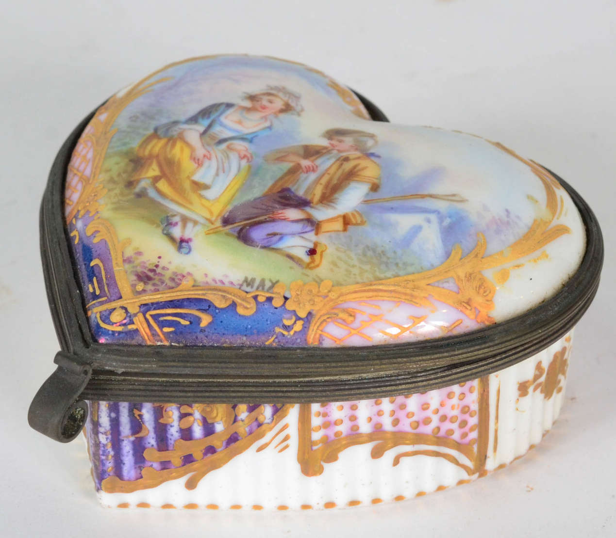 Caixa Coração – Porcelana de Sèvres – Decoração com cena campestre... - foto 1 de 3