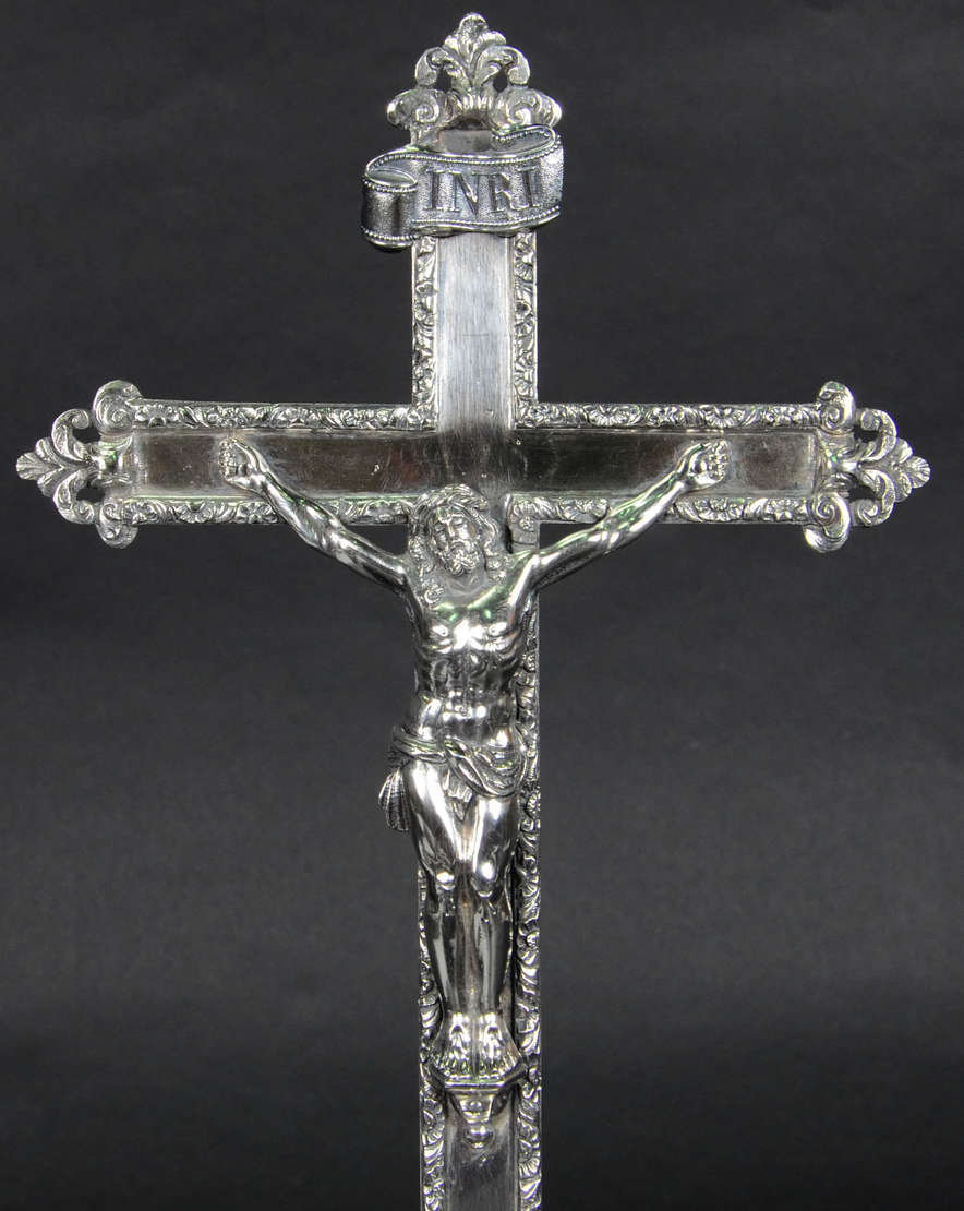 Crucifixo D. Maria – Prata colonial brasileira – Imagem do Cristo e... - foto 3 de 4
