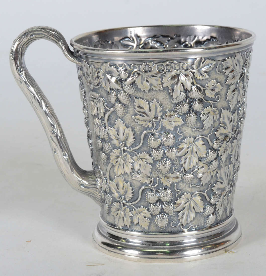 Mug Vitoriano (caneca) – Prata inglesa repuxada e cinzelada –... - foto 1 de 2