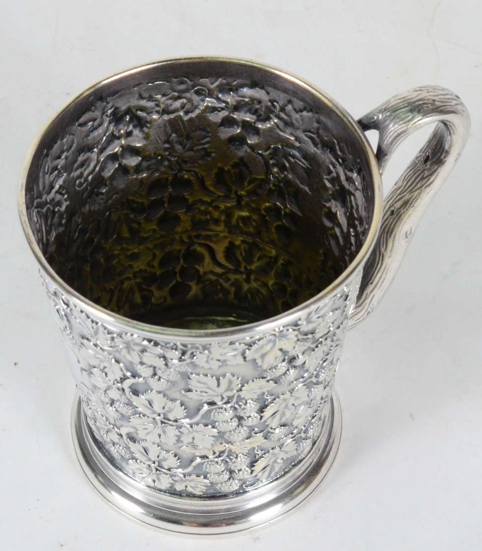 Mug Vitoriano (caneca) – Prata inglesa repuxada e cinzelada –... - foto 2 de 2