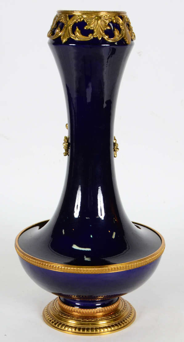 Vaso Decorativo – Porcelana de Sèvres – Decoração, bojo circular e... - foto 2 de 3
