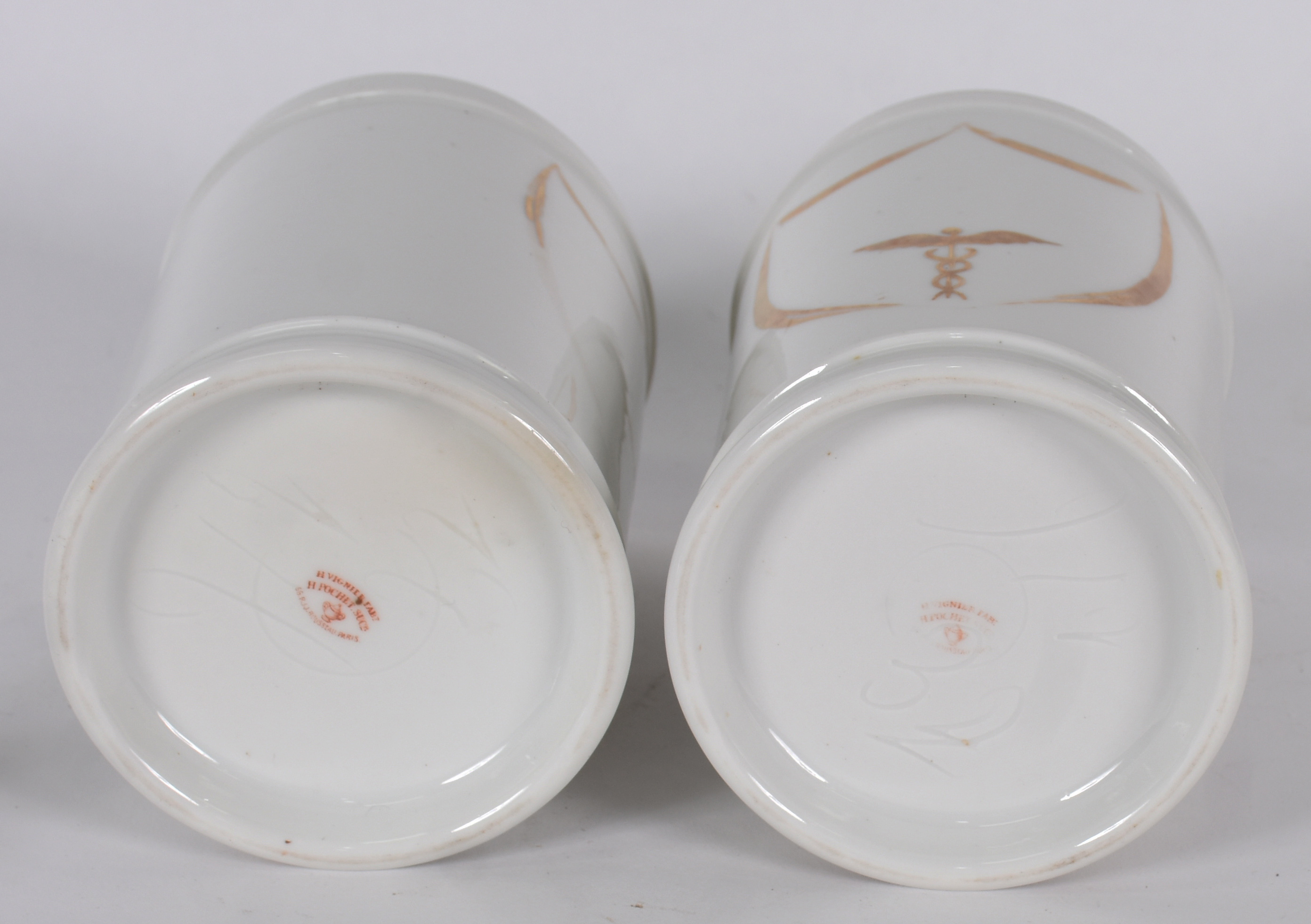 Par de potes de farmácia de porcelana Européia ( um com fio de cabelo... - foto 5 de 6