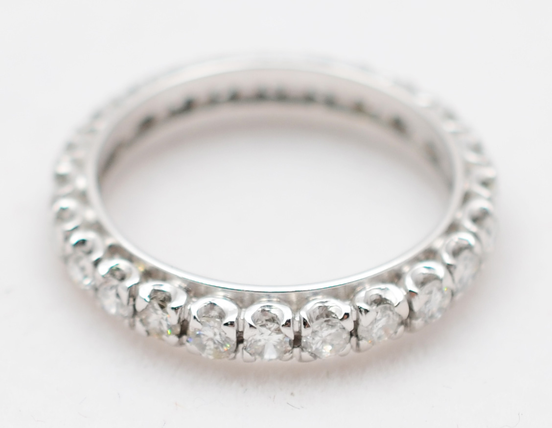 Aliança completa em ouro branco com aproximadamente 1.30 ct de... - foto 1 de 2