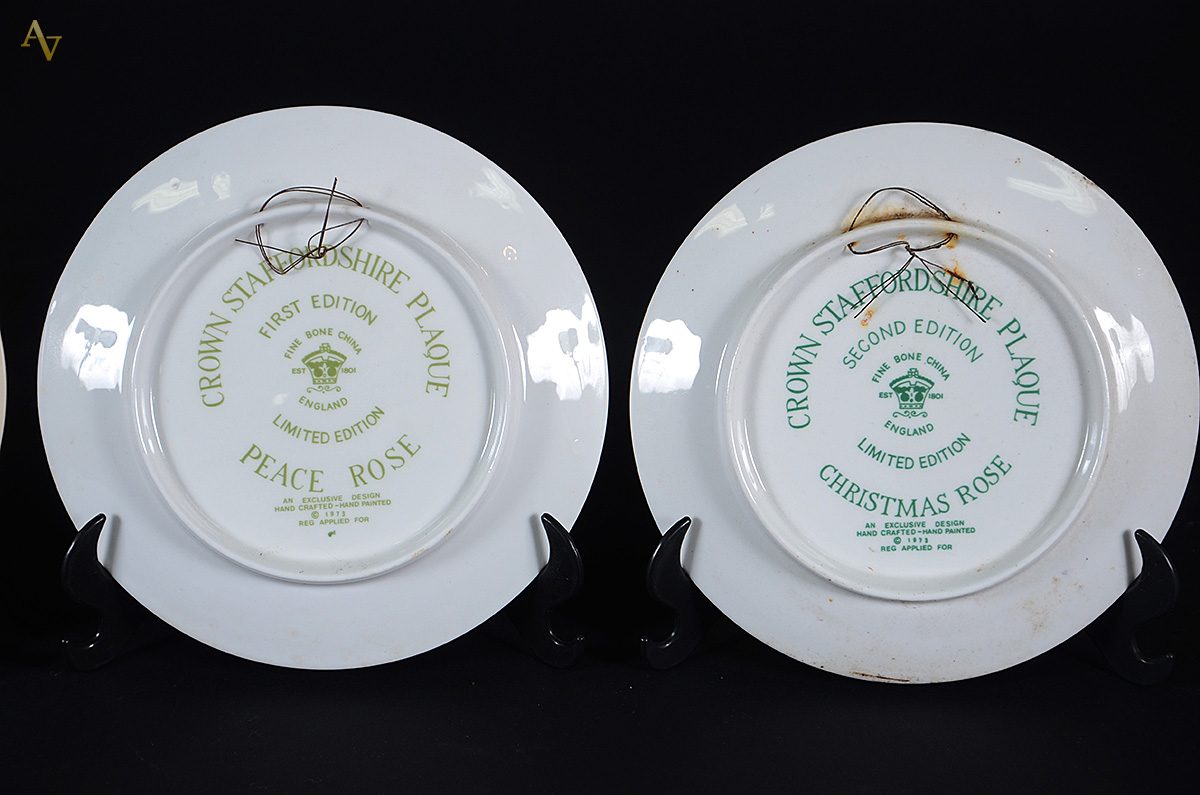 Quatro pratos de porcelana de coleções limitadas com decorações... - foto 3 de 3