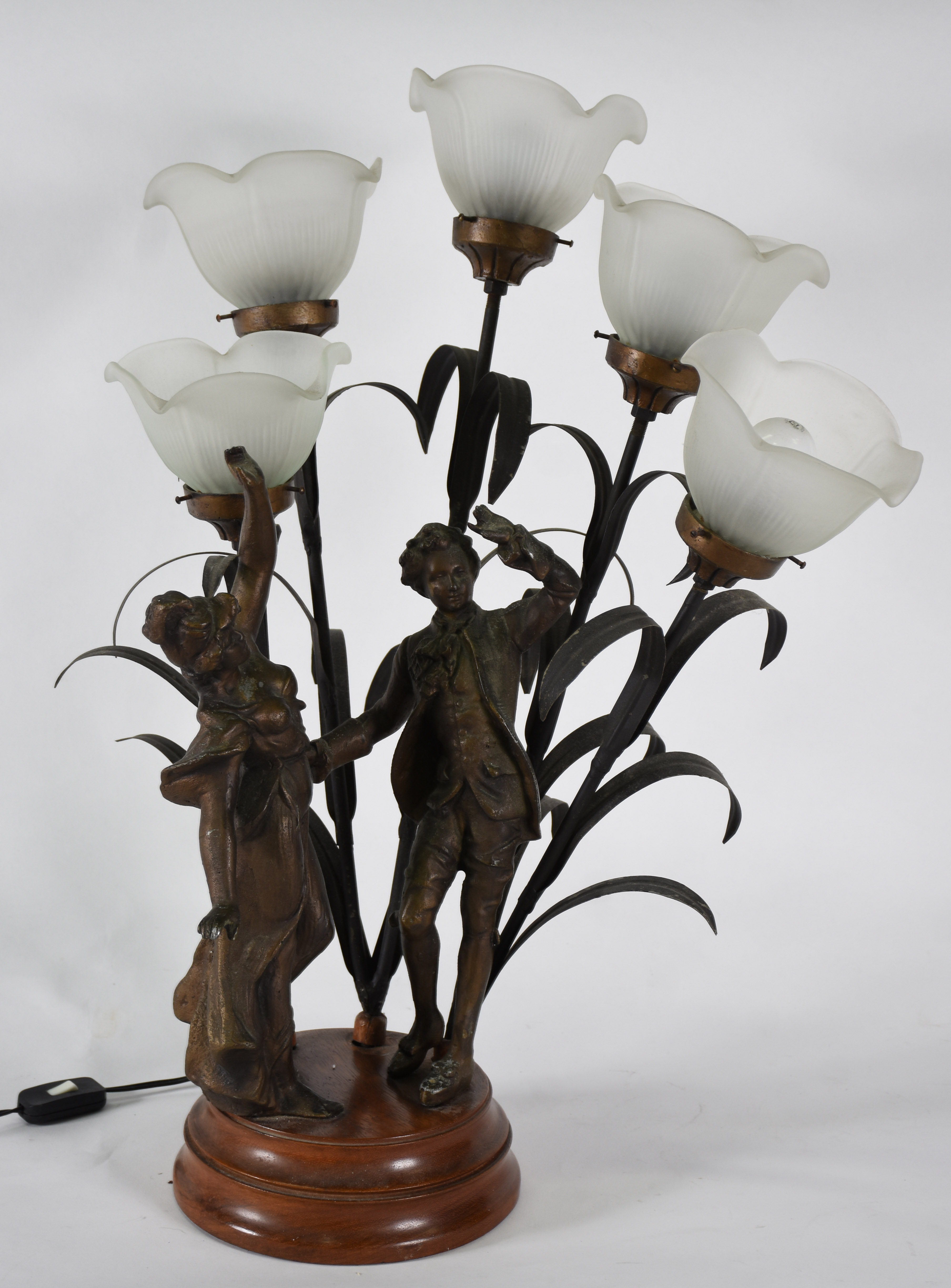 Luminária para 5 luzes de metal, decorada com Casal de nobres, mangas... - foto 1 de 5