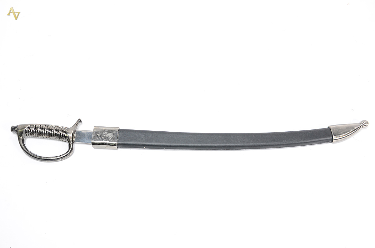 Réplica de Espada de metal com bainha. Comprimento 83 cm. - foto 1 de 2
