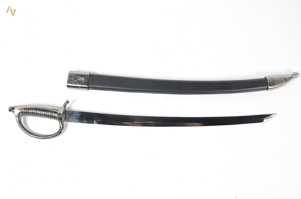 Réplica de Espada de metal com bainha. Comprimento 83 cm. - foto 2 de 2