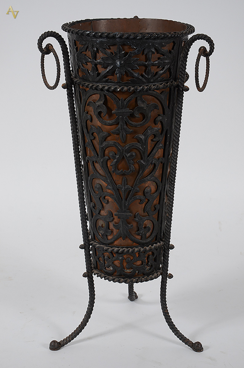 Porta guarda chuva de metal. Altura 62 cm.