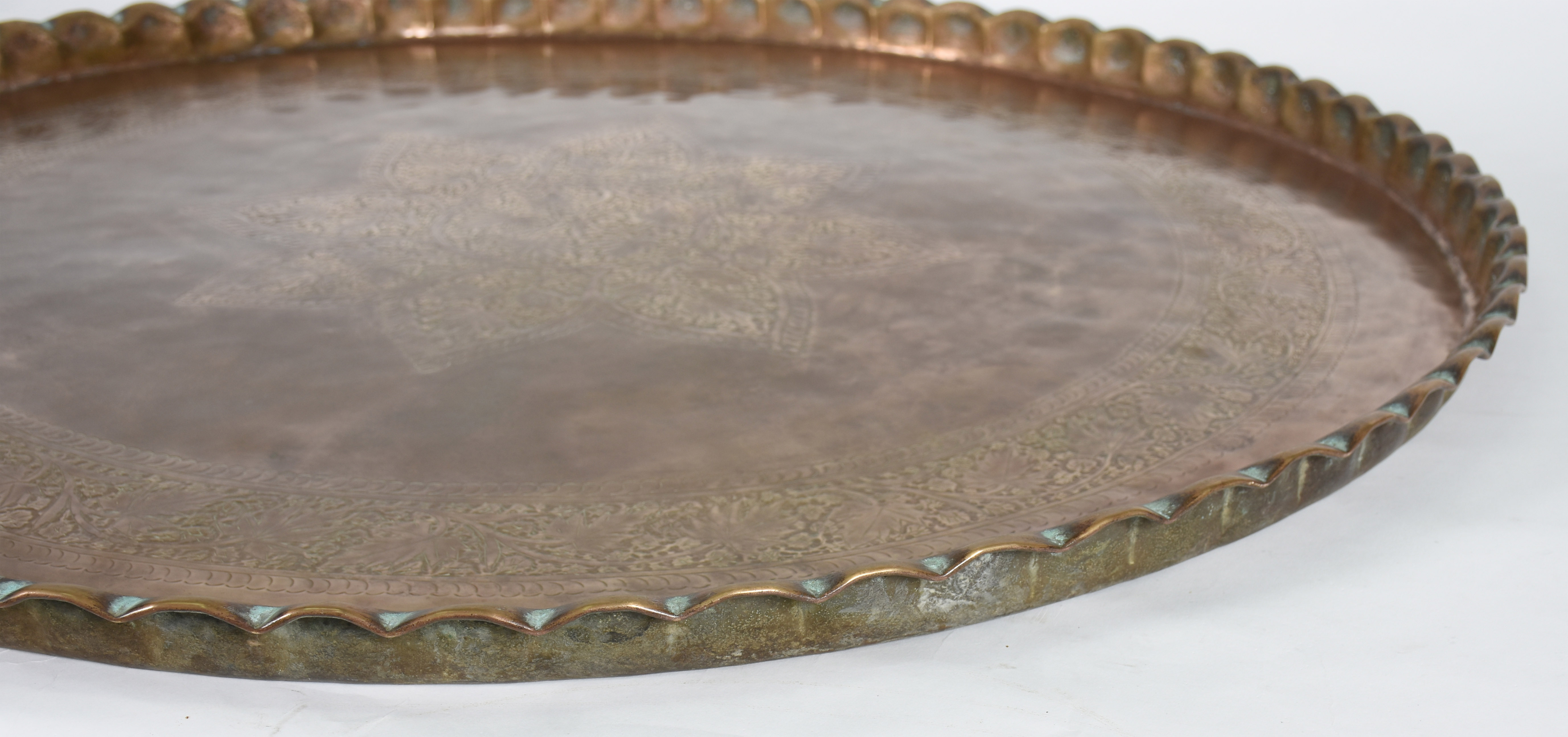Bandeja Islâmica em cobre com flor de lótus . - foto 2 de 3