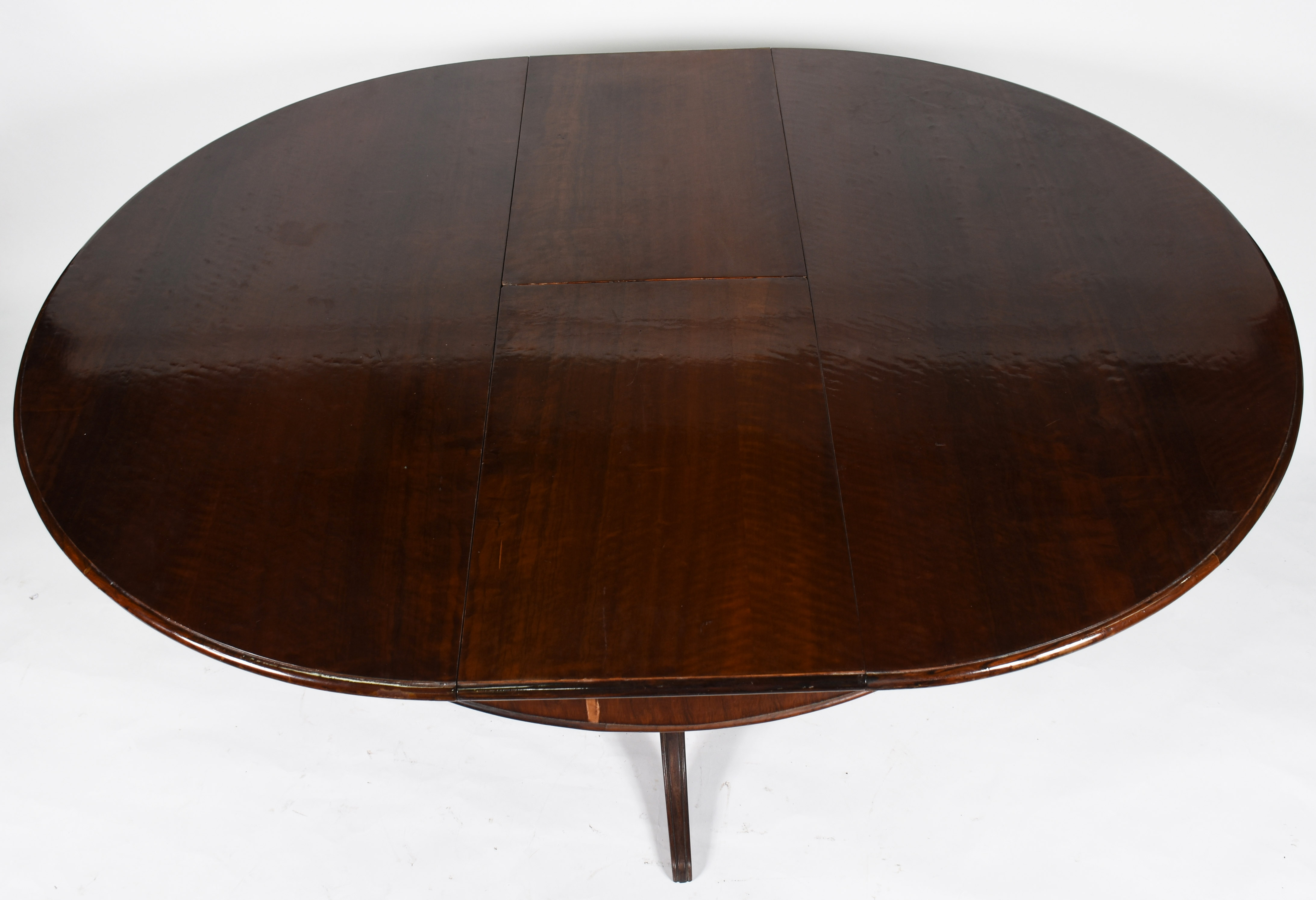 Mesa redonda de madeira nobre ( com tábua extensora de 39 cm ), apoio... - foto 3 de 6