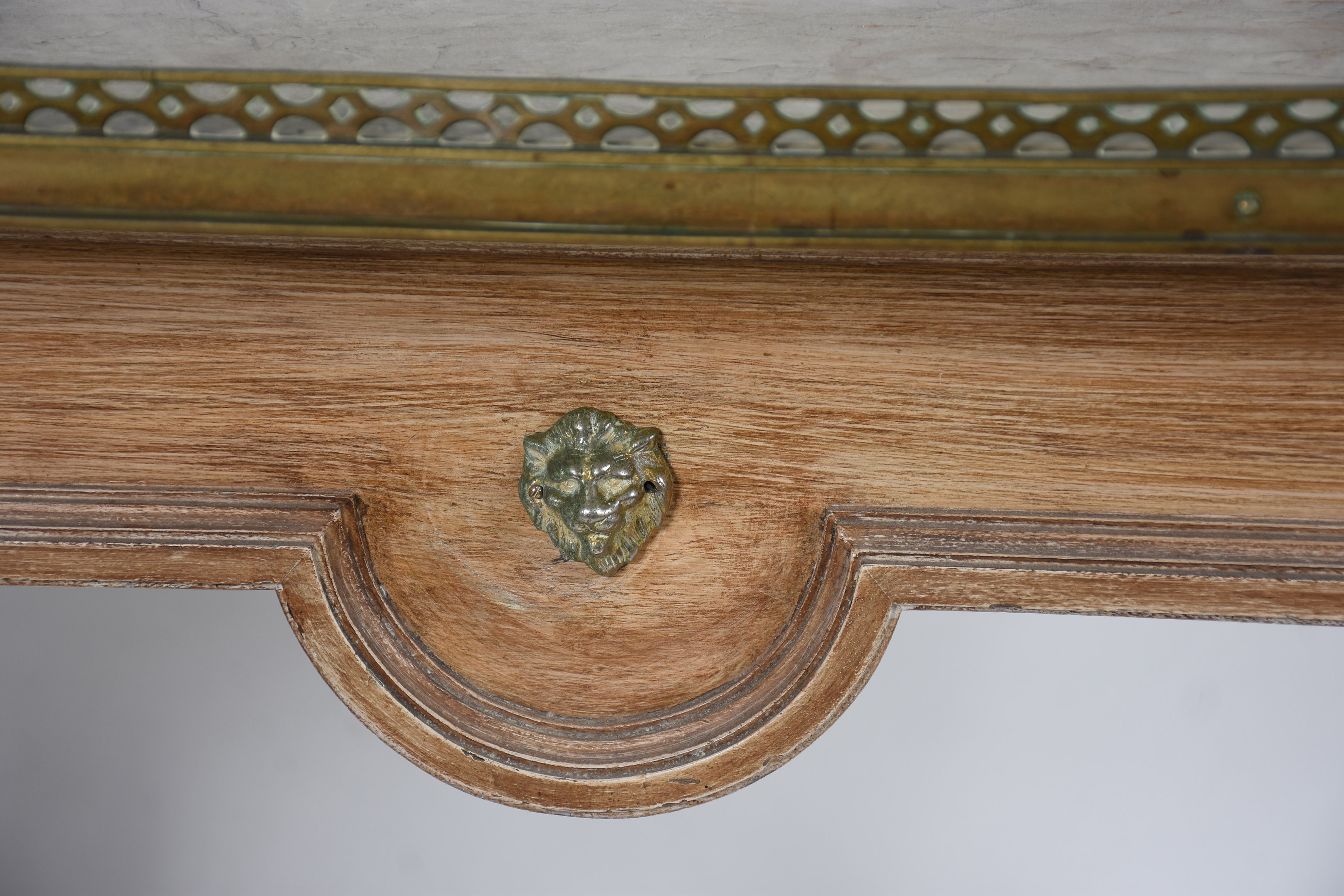 Console de madeira nobre em decapê , estilo Império, tampo de mármore... - foto 3 de 4