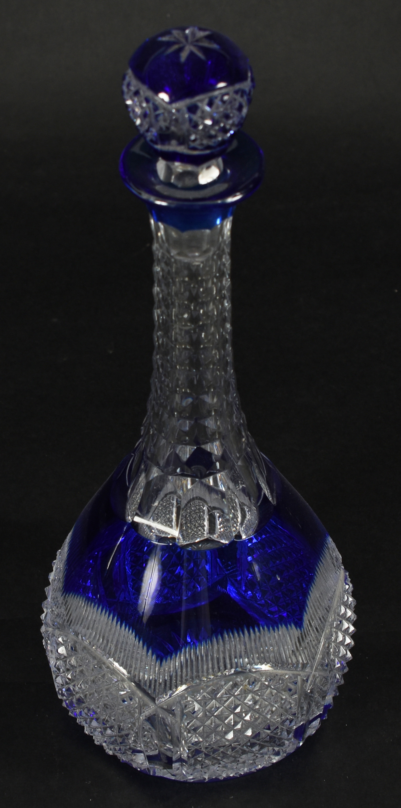 Garrafa/licoreiro – Cristal Baccarat – Decoração lapidada em tons... - foto 1 de 3