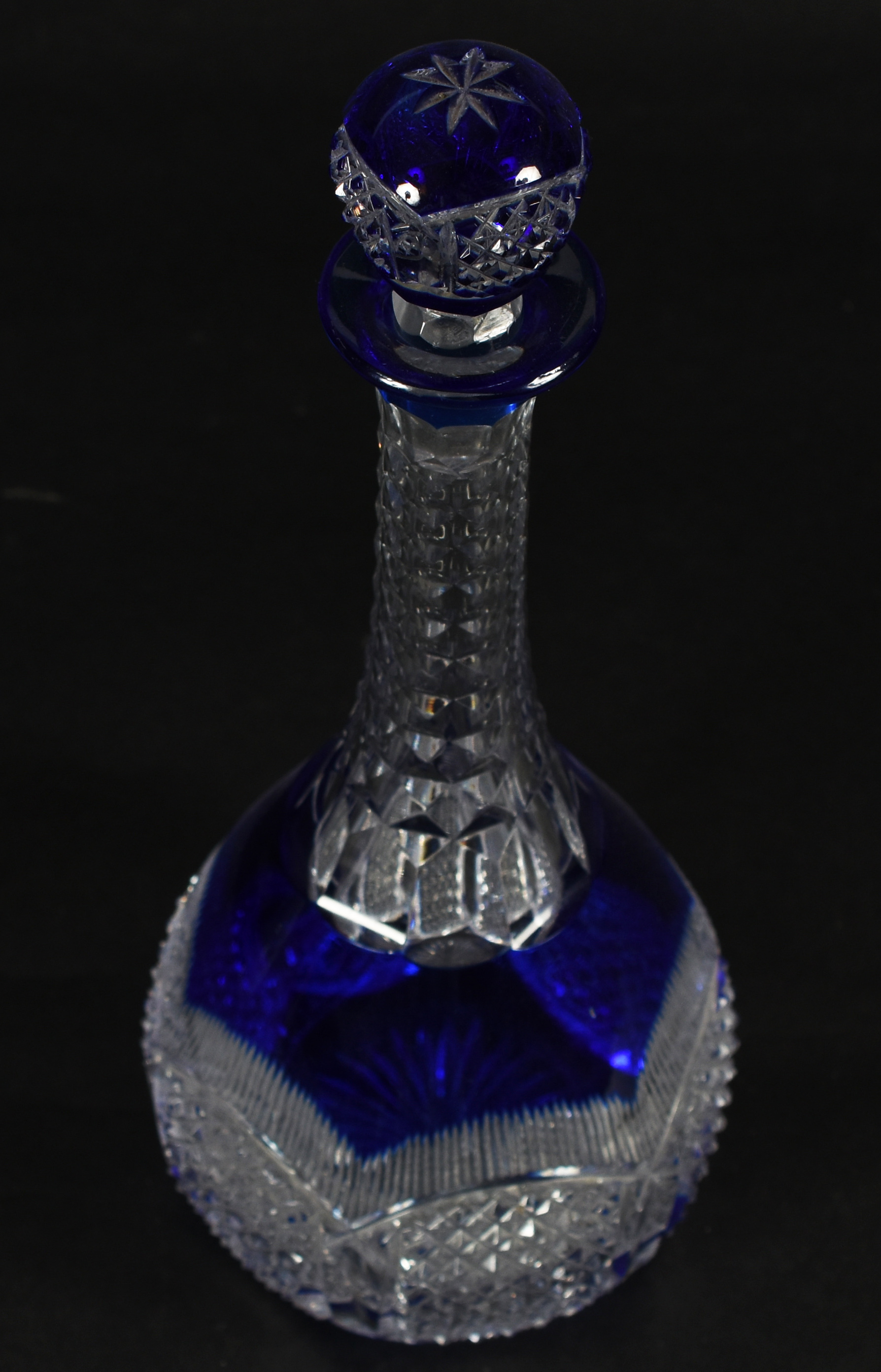 Garrafa/licoreiro – Cristal Baccarat – Decoração lapidada em tons... - foto 2 de 3