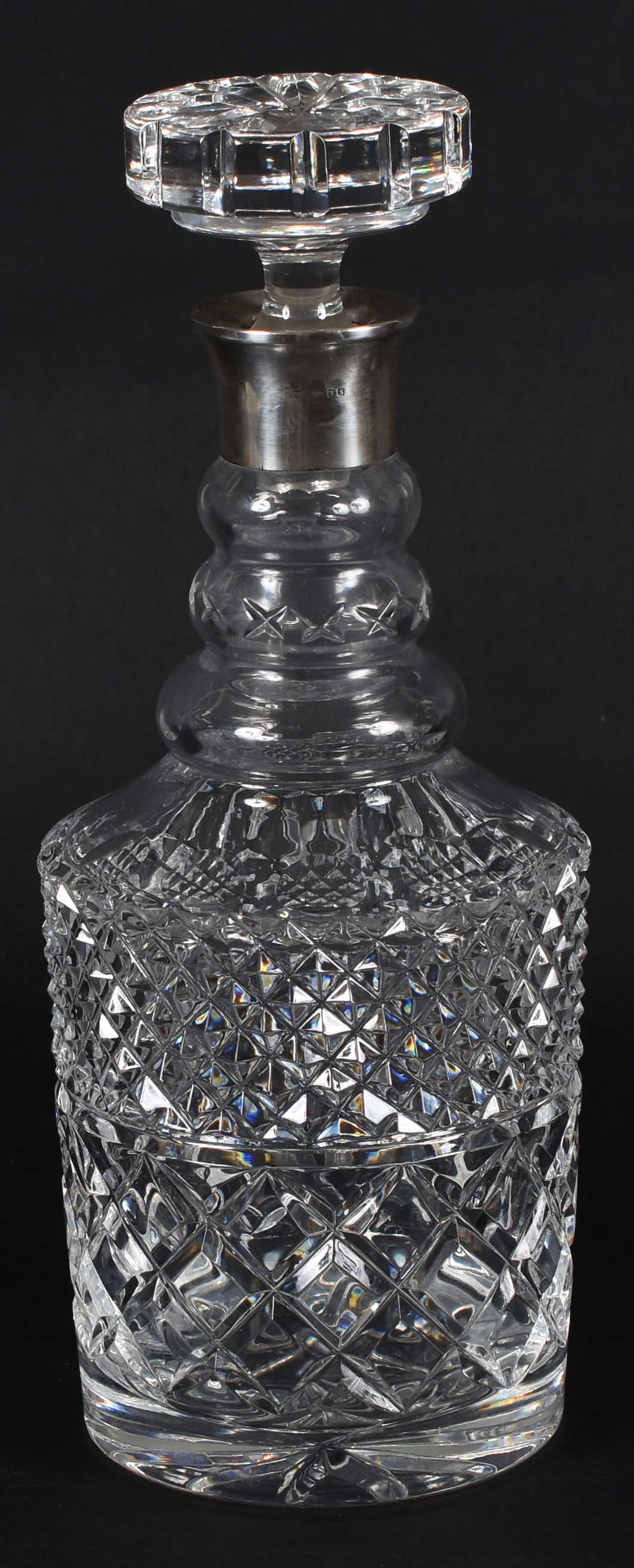 Garrafa Inglesa – Cristal lapidado e bocal em prata com contraste e... - foto 1 de 4