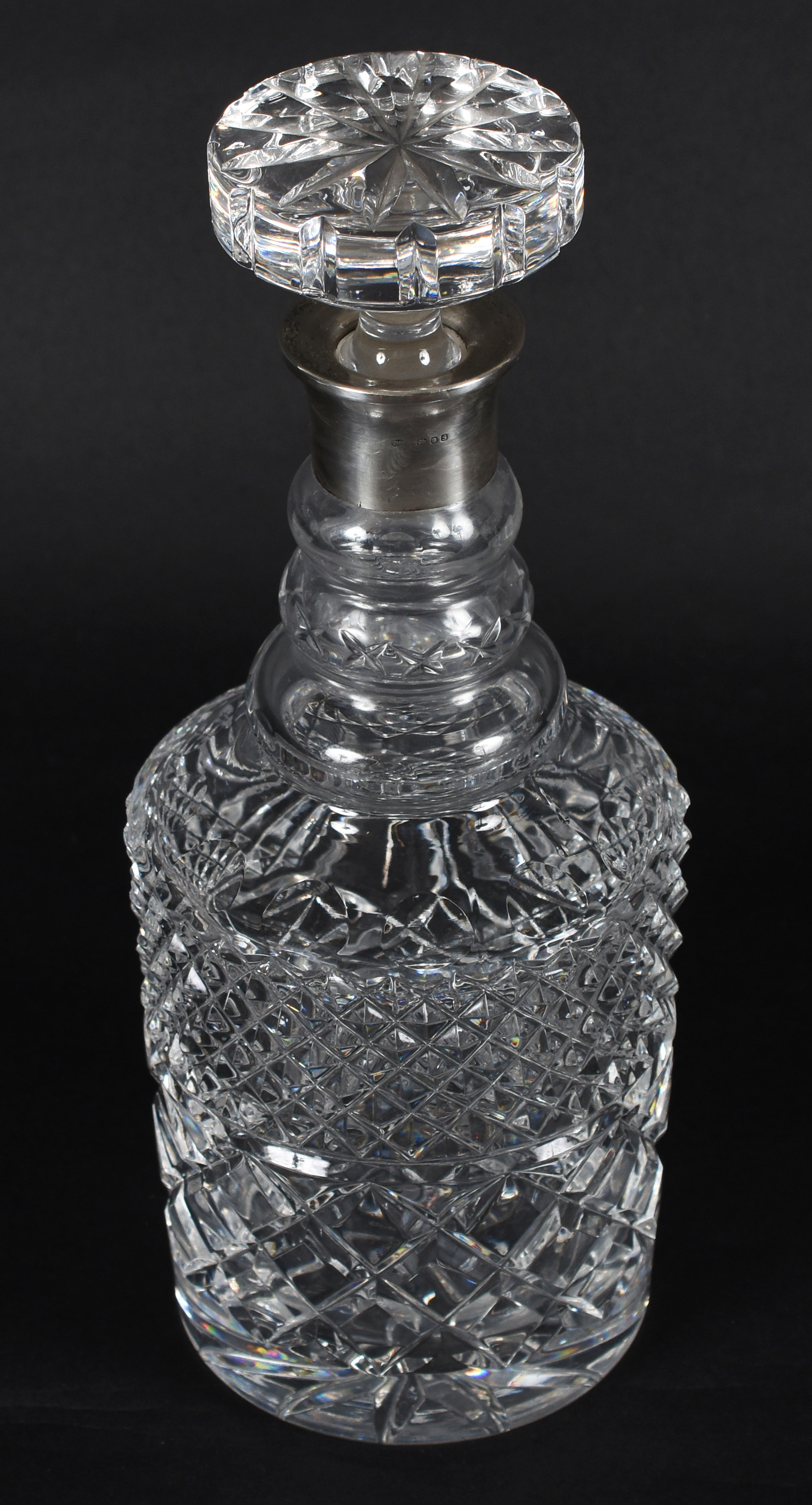 Garrafa Inglesa – Cristal lapidado e bocal em prata com contraste e... - foto 2 de 4