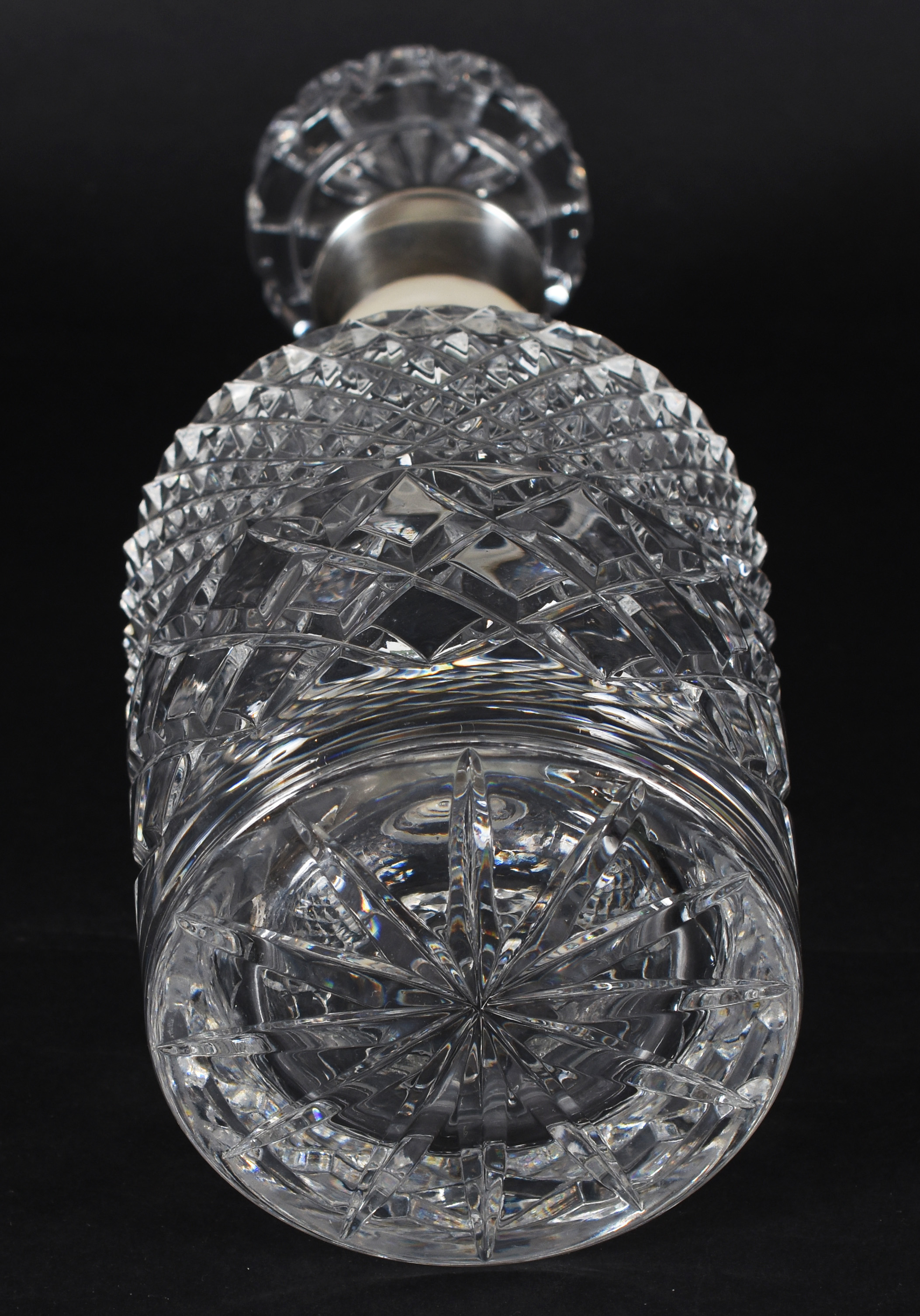 Garrafa Inglesa – Cristal lapidado e bocal em prata com contraste e... - foto 4 de 4
