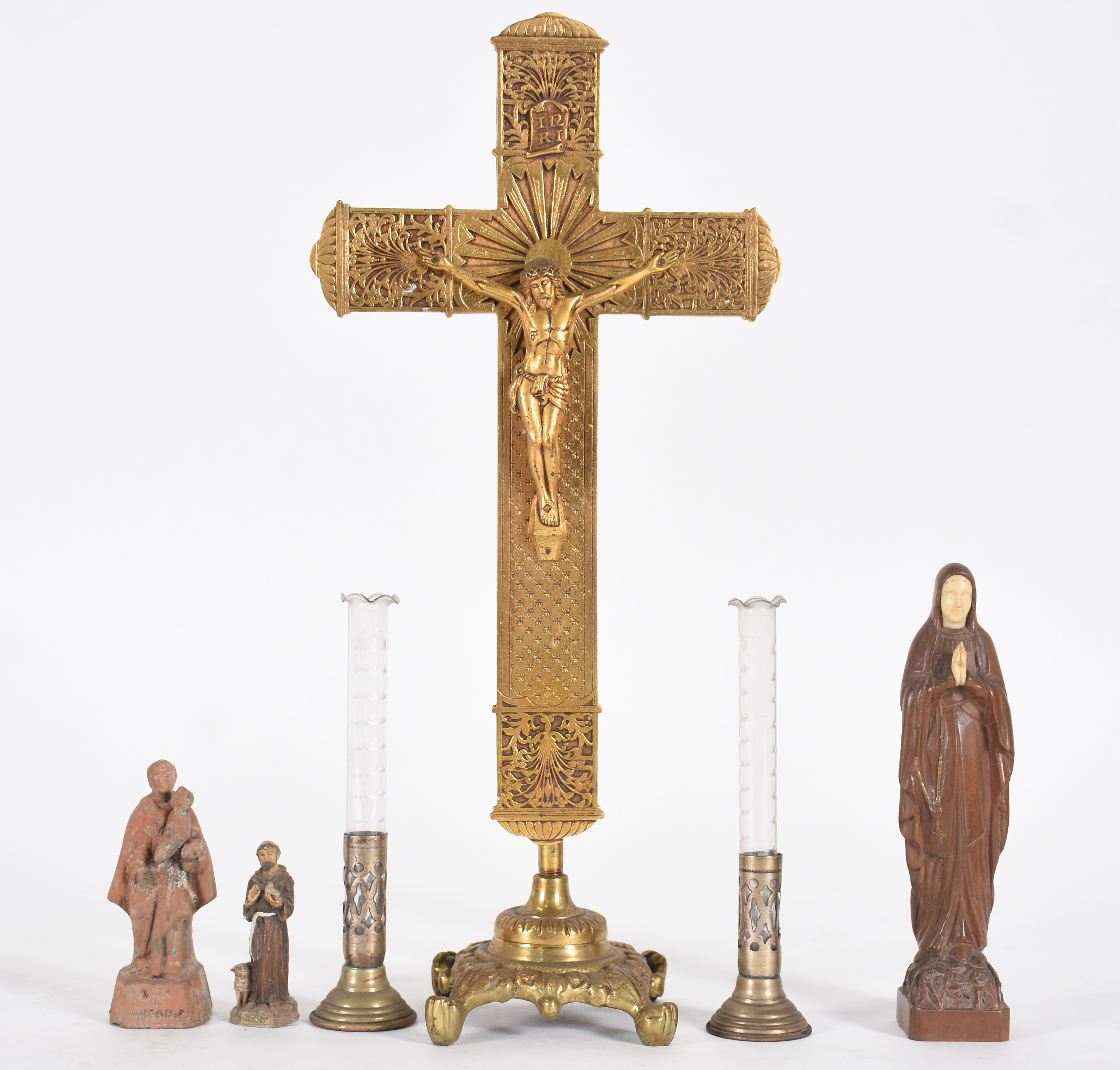 Seis peças sacras, para oratório, sendo : Crucifixo com figura de... - foto 1 de 8