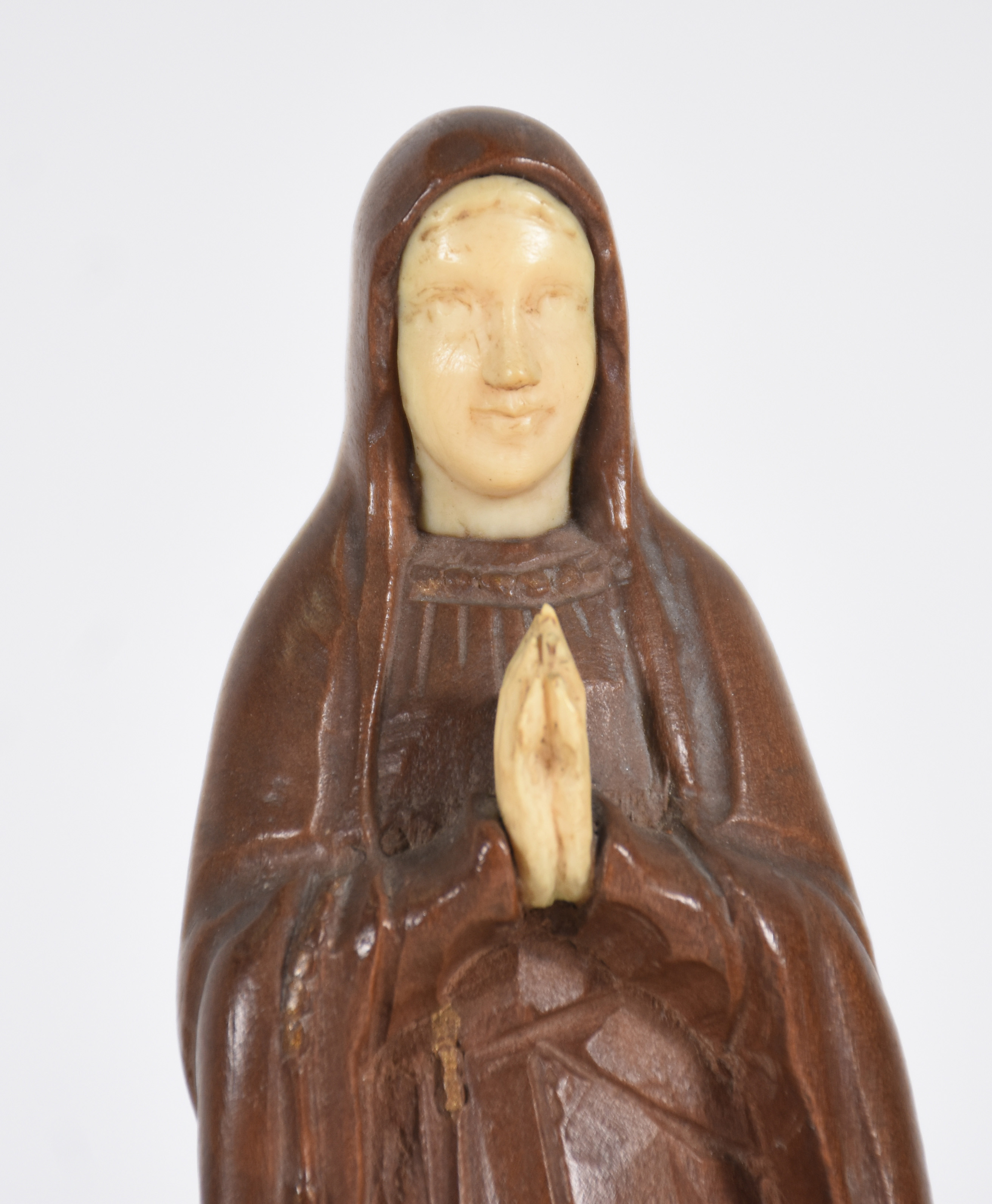 Seis peças sacras, para oratório, sendo : Crucifixo com figura de... - foto 5 de 8