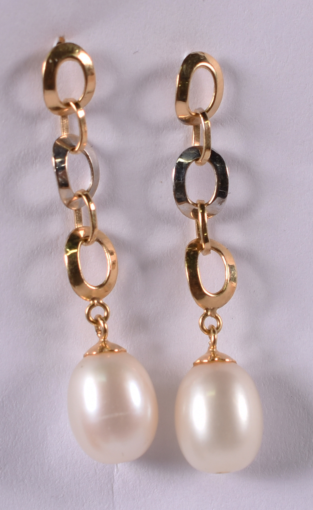 Par de brincos de ouro amarelo 18 k com 2 pérolas .( Por questão de... - foto 1 de 2
