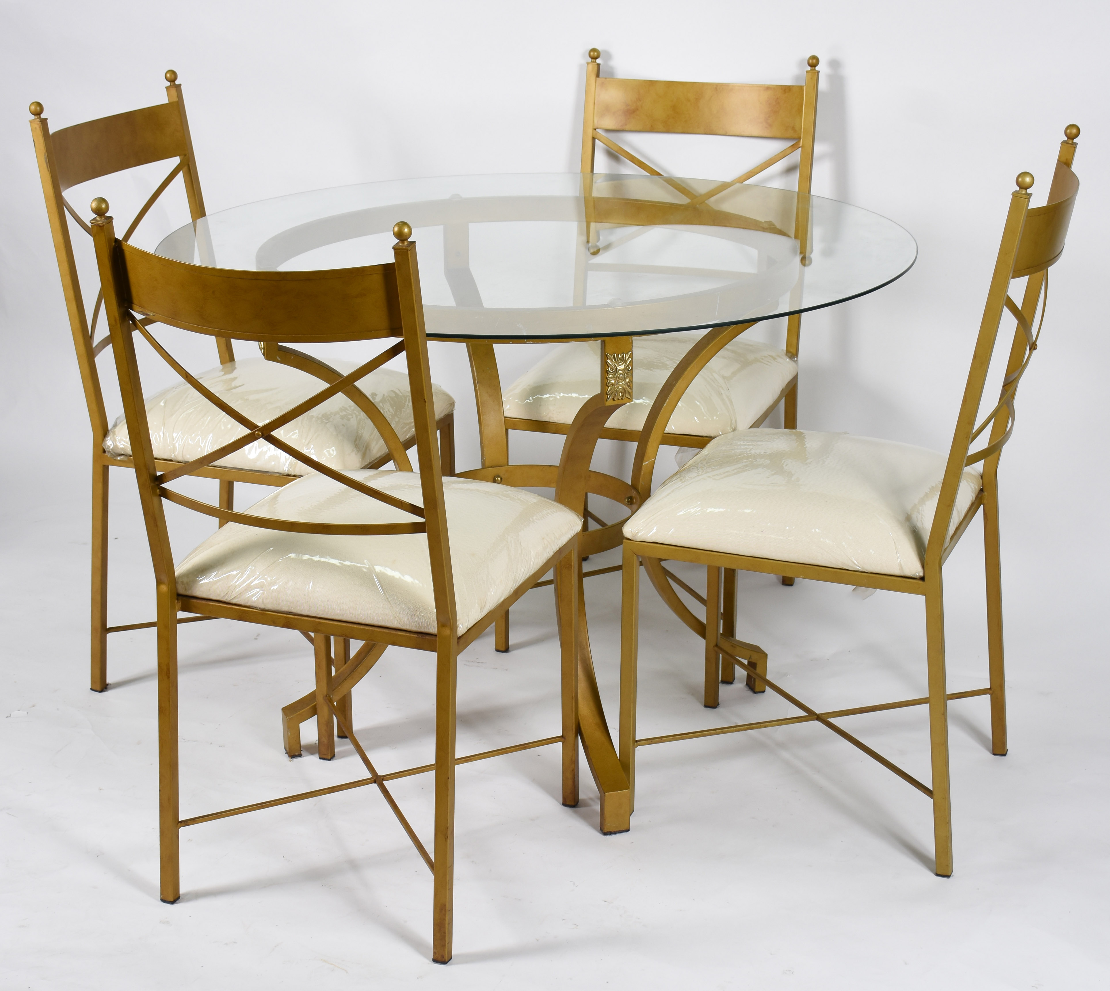 Conjunto de mesa com base de metal dourado e tampo de vidro... - foto 1 de 7