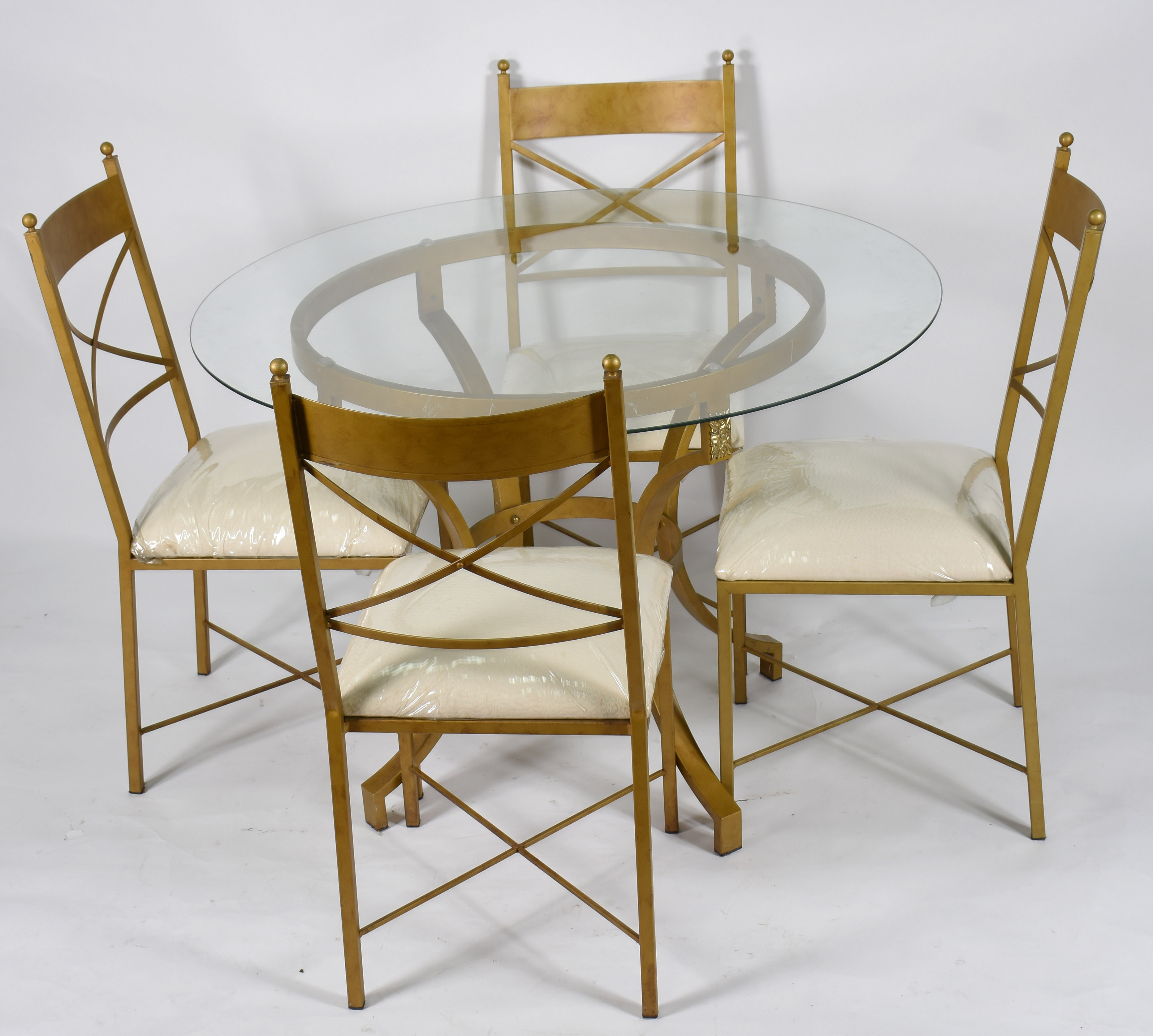 Conjunto de mesa com base de metal dourado e tampo de vidro... - foto 2 de 7