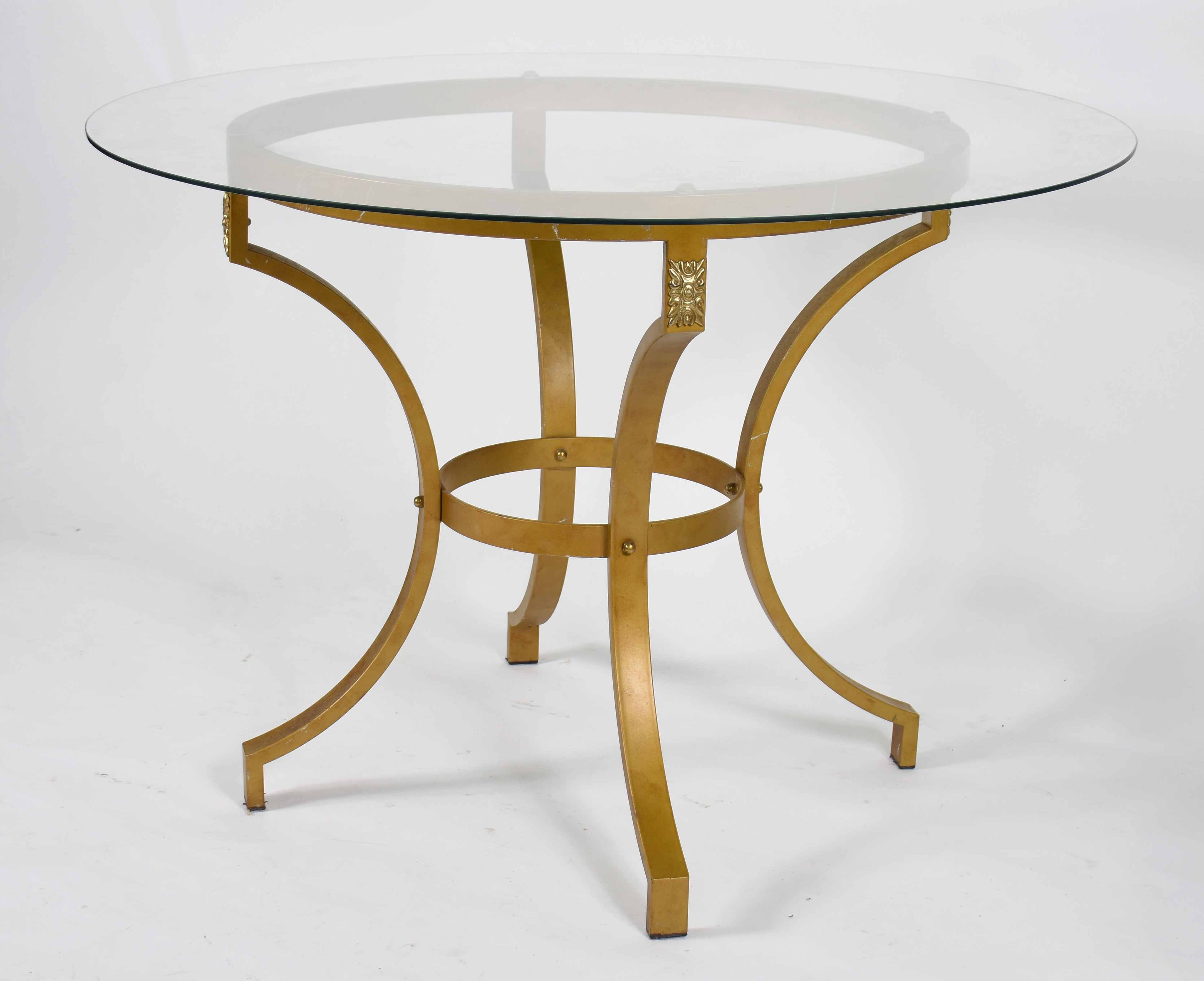 Conjunto de mesa com base de metal dourado e tampo de vidro... - foto 5 de 7