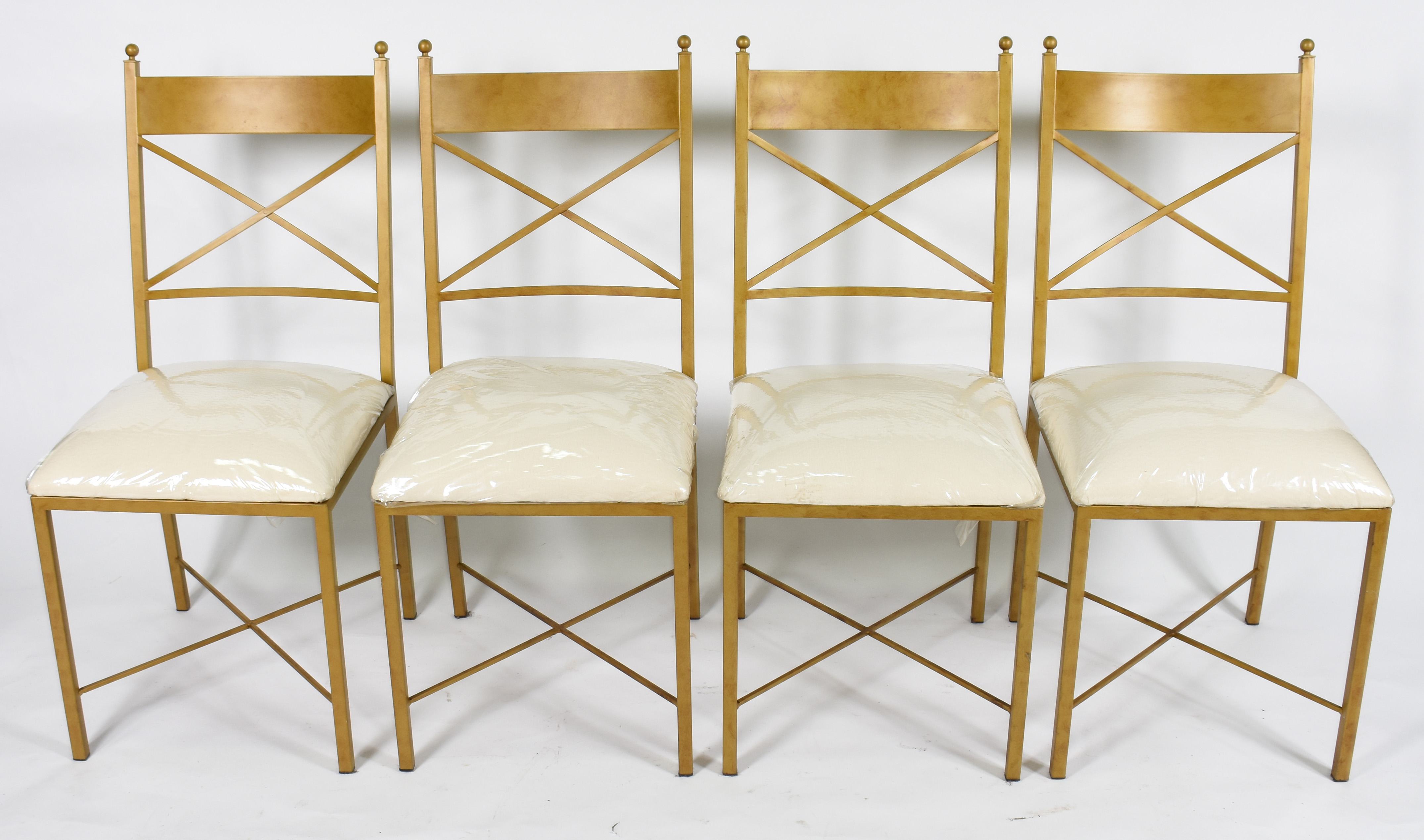Conjunto de mesa com base de metal dourado e tampo de vidro... - foto 6 de 7