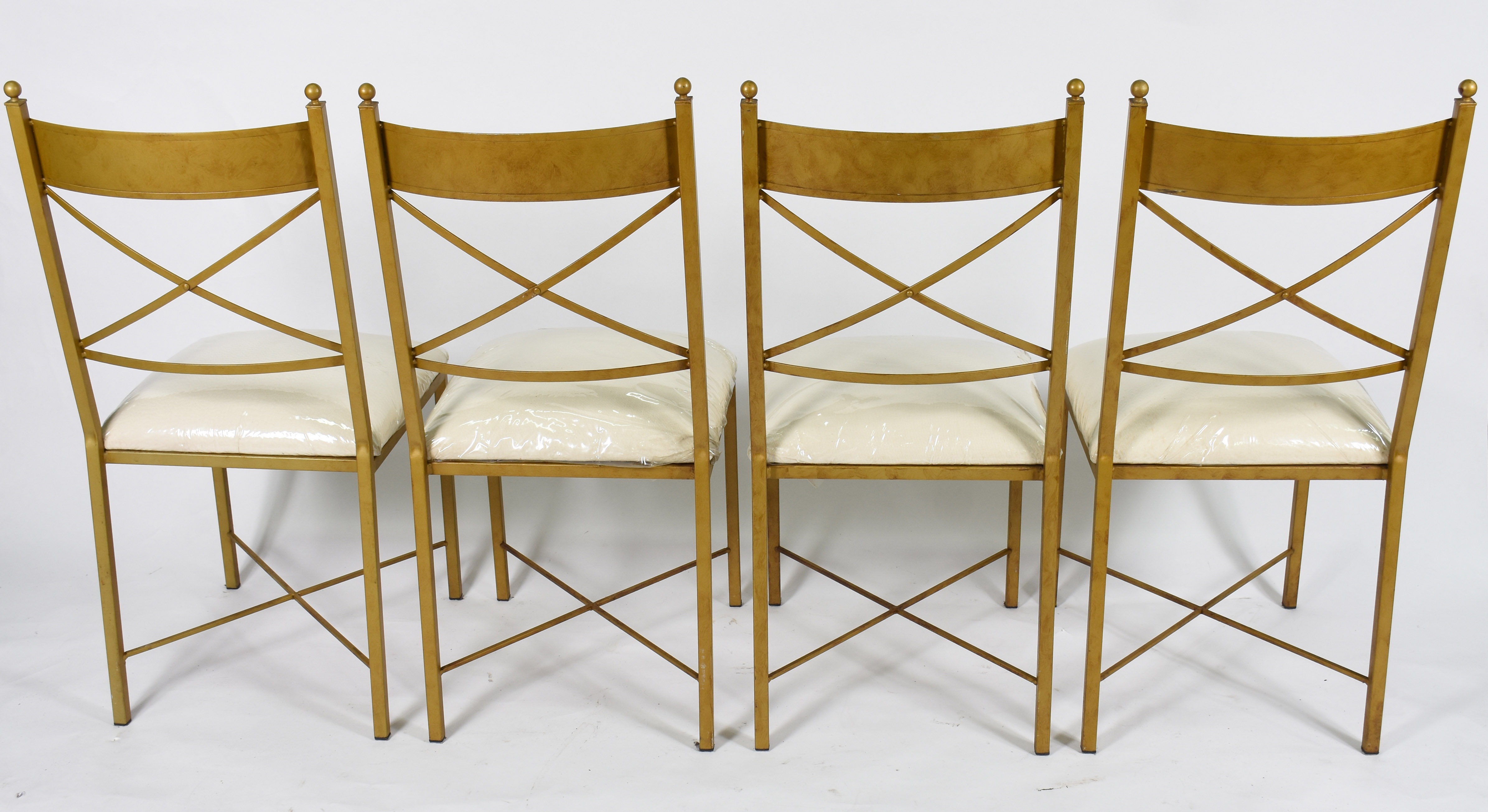 Conjunto de mesa com base de metal dourado e tampo de vidro... - foto 7 de 7