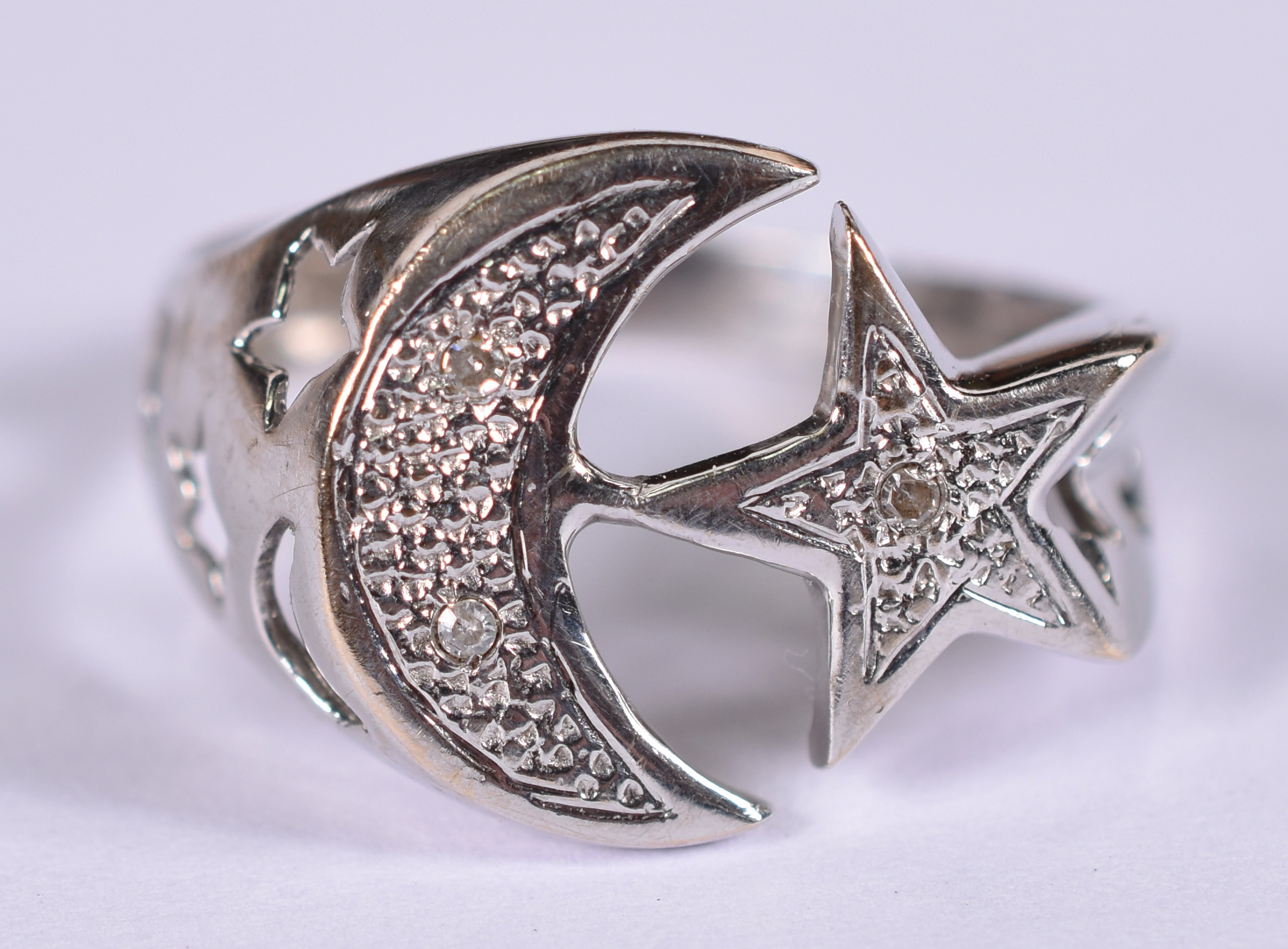 Anel de ouro 18 k branco com lua e estrela . Aro 19 ( Por questão de... - foto 1 de 4