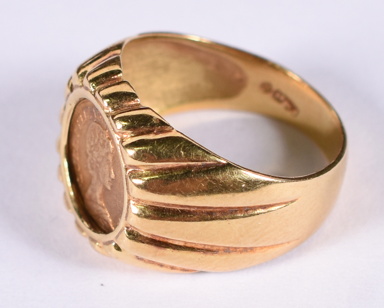 Anel de ouro 18 k . Aro 10 ( Por questão de segurança a peça não se... - foto 3 de 5