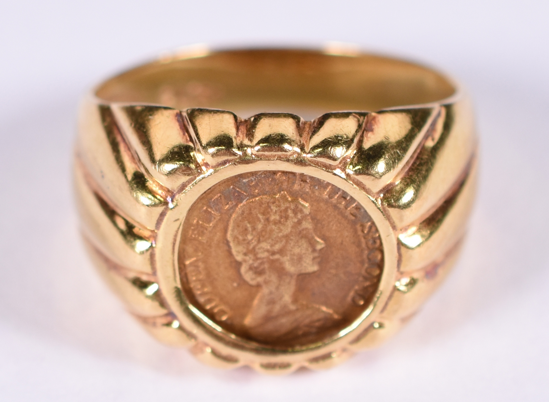 Anel de ouro 18 k . Aro 10 ( Por questão de segurança a peça não se... - foto 1 de 5
