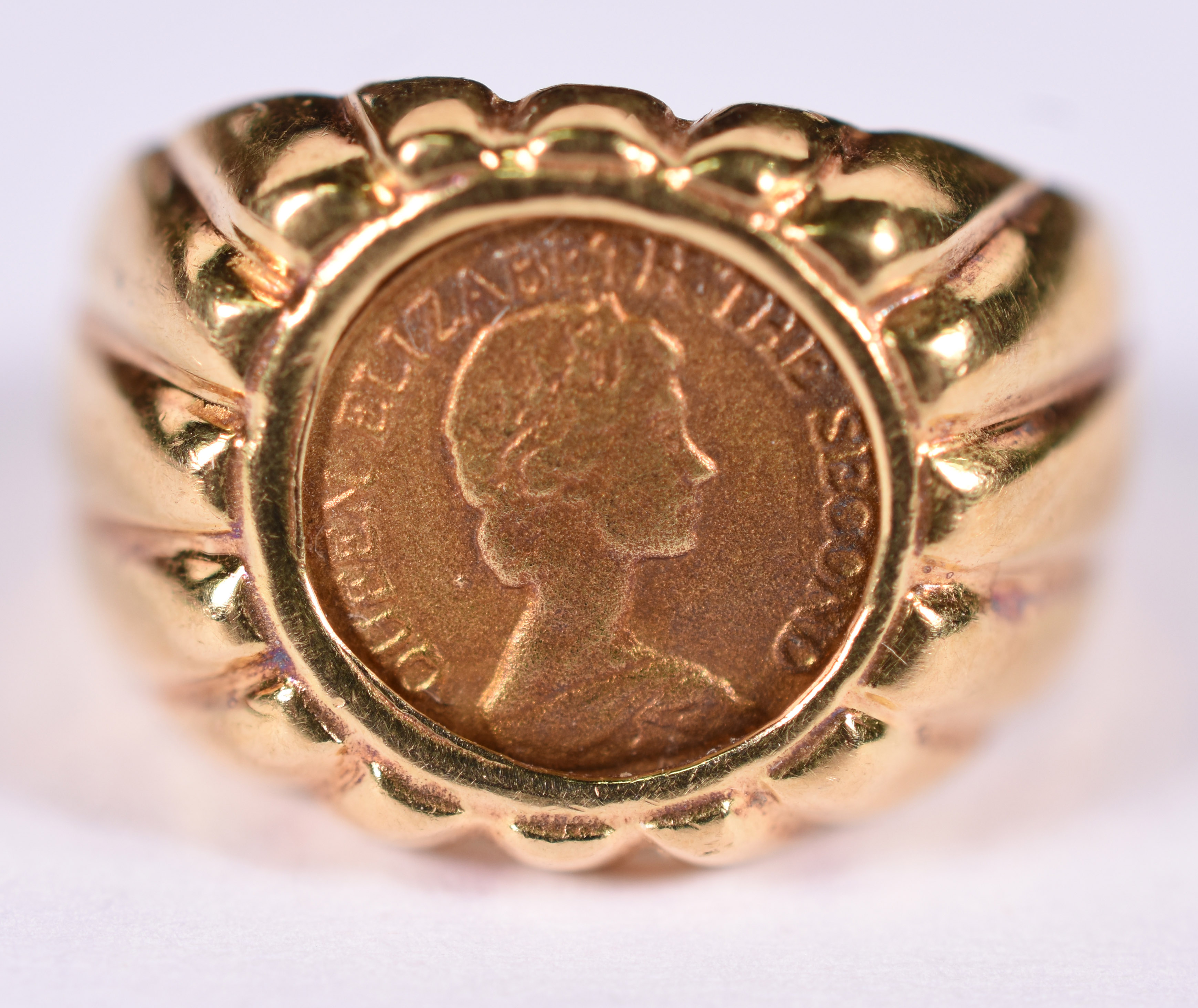 Anel de ouro 18 k . Aro 10 ( Por questão de segurança a peça não se... - foto 2 de 5