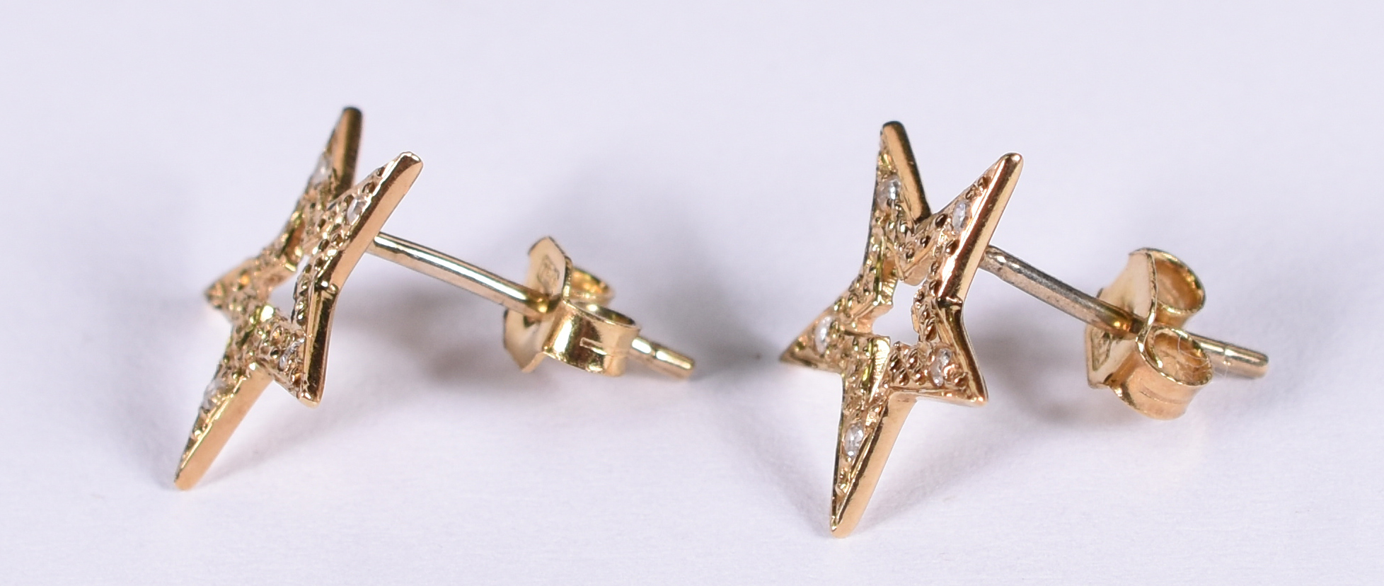 Brinco de de ouro 18 k estrela com brilhantes ( Por questão de... - foto 2 de 3