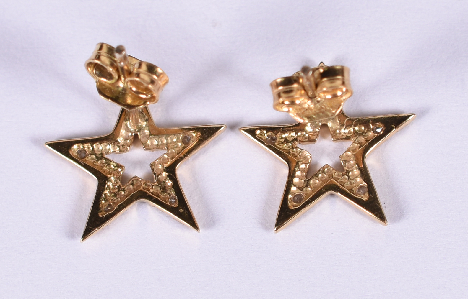 Brinco de de ouro 18 k estrela com brilhantes ( Por questão de... - foto 3 de 3