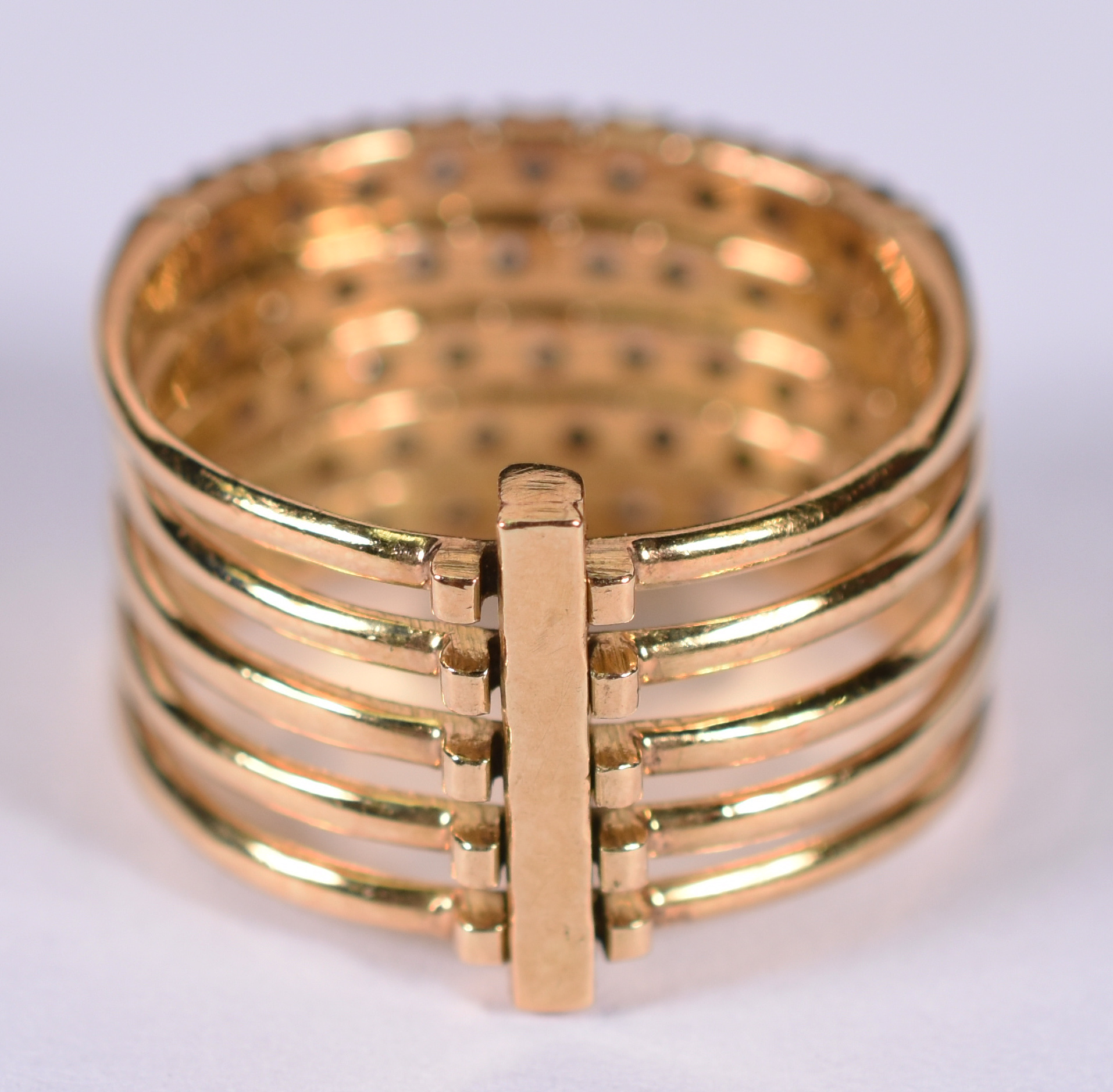 Anel com 5 alianças de ouro 18 k e brilhantes . Aro 15 ( Por questão... - foto 4 de 4
