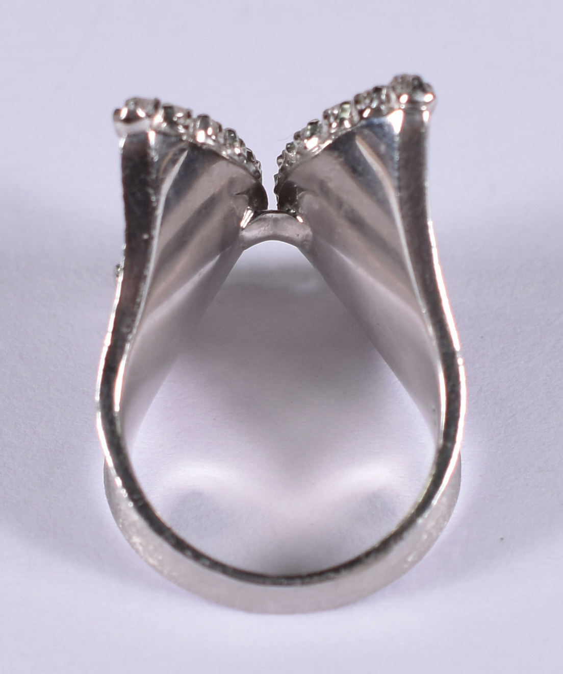 Anel de ouro 18 k branco com brilhantes . Aro 9 ( Por questão de... - foto 3 de 4