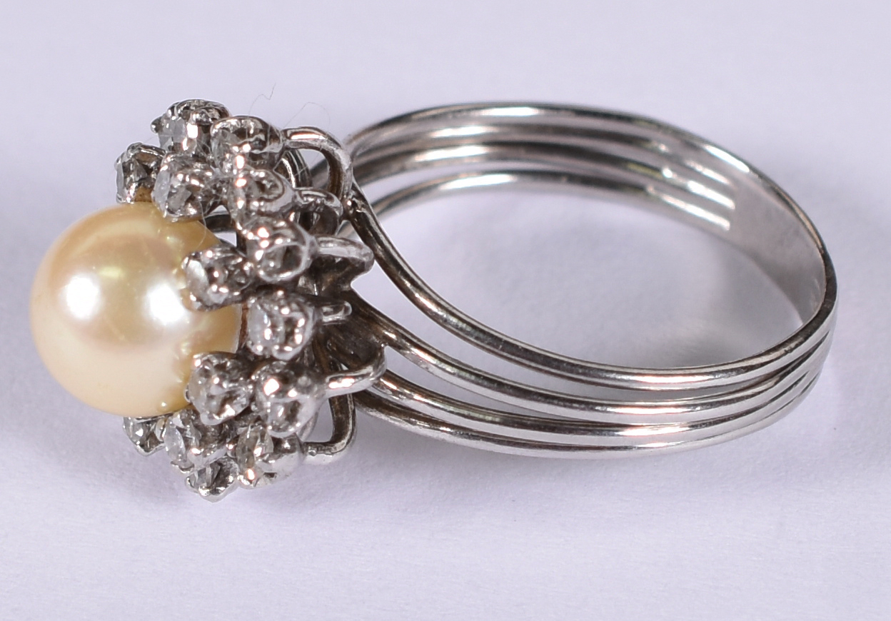 Anel de ouro branco 18 k com brilhantes e 1 pérola . Aro 15 ( Por... - foto 2 de 3