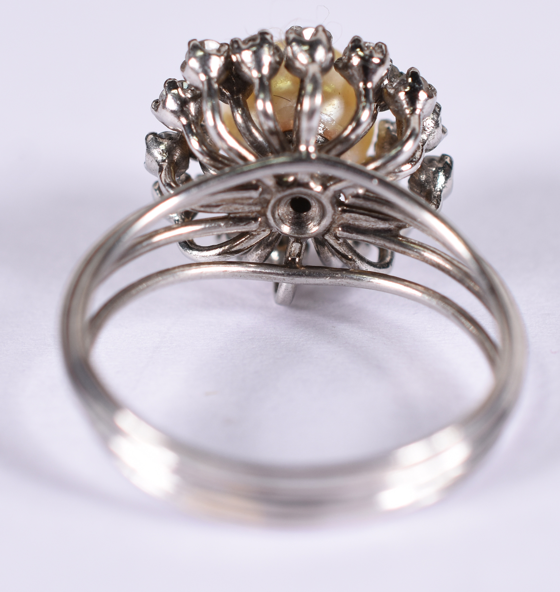 Anel de ouro branco 18 k com brilhantes e 1 pérola . Aro 15 ( Por... - foto 3 de 3