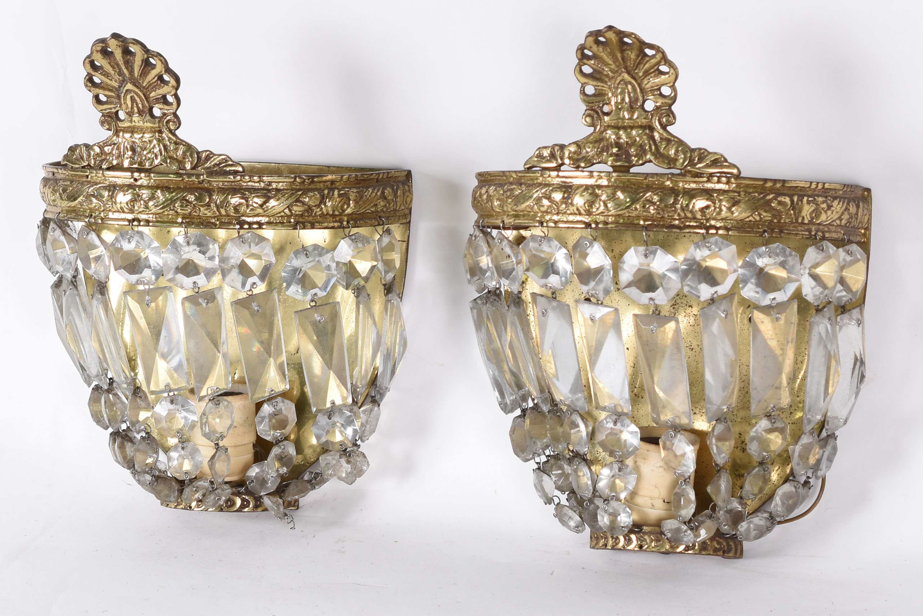 Par de apliques de metal dourado com placas de cristal bisotado... - foto 3 de 3