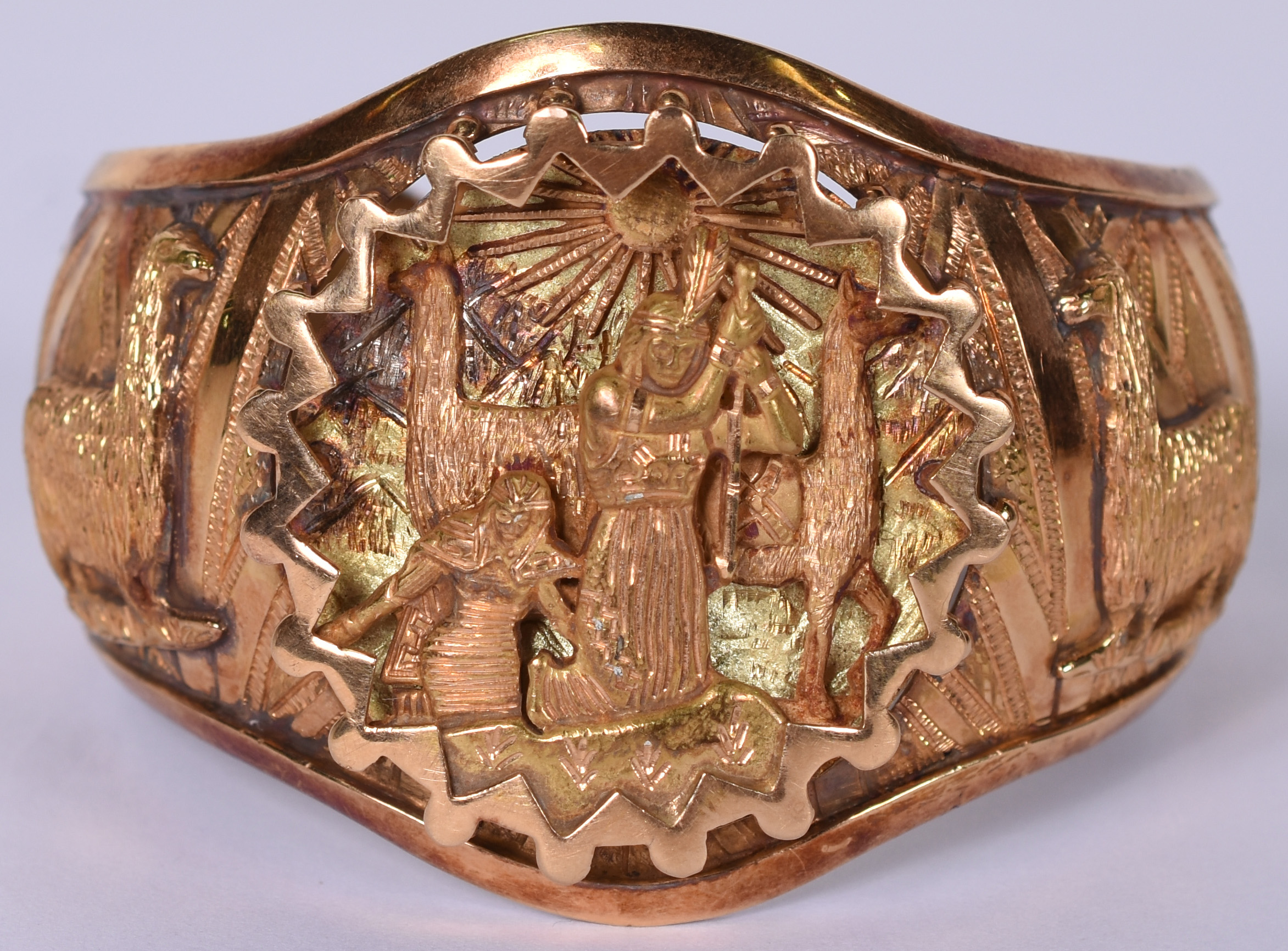 Pulseira de ouro 18 K com cena de " adoração ao sol" , peça Peruana... - foto 1 de 6