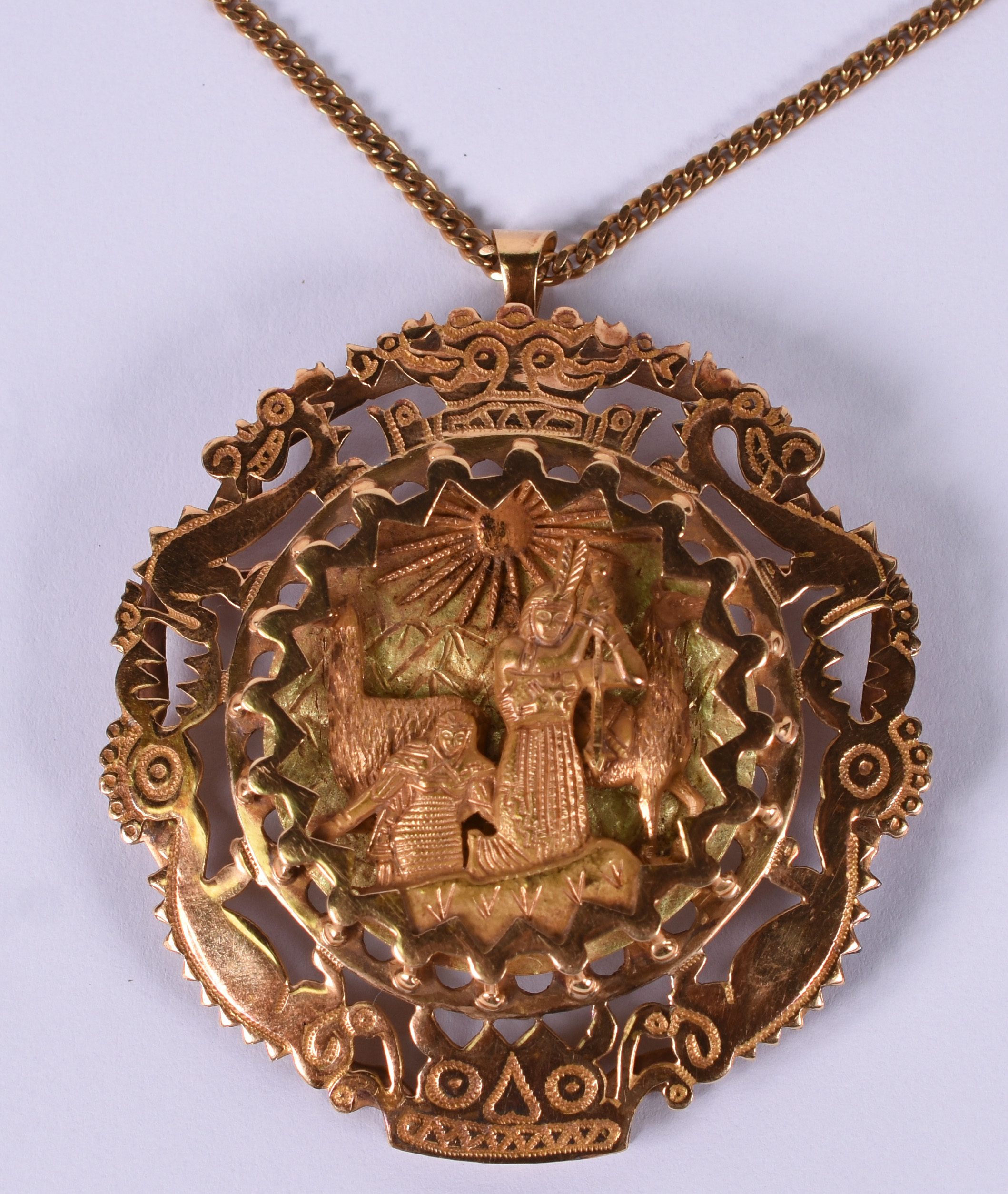 Cordão com broche / pendente de ouro 18 K com cena de " adoração ao... - foto 2 de 7