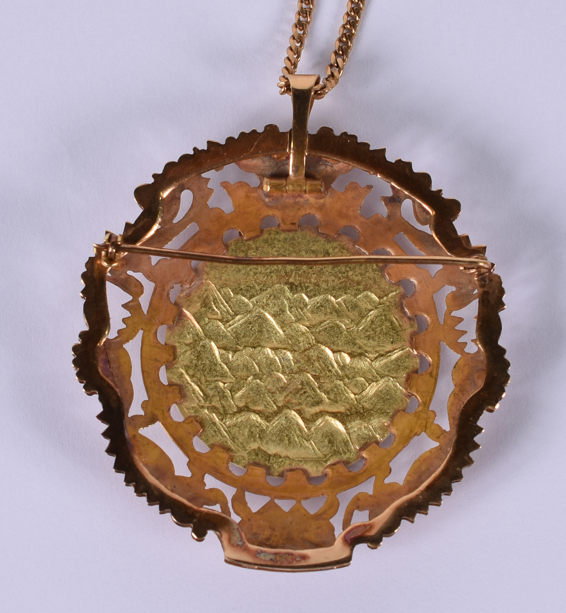 Cordão com broche / pendente de ouro 18 K com cena de " adoração ao... - foto 4 de 7