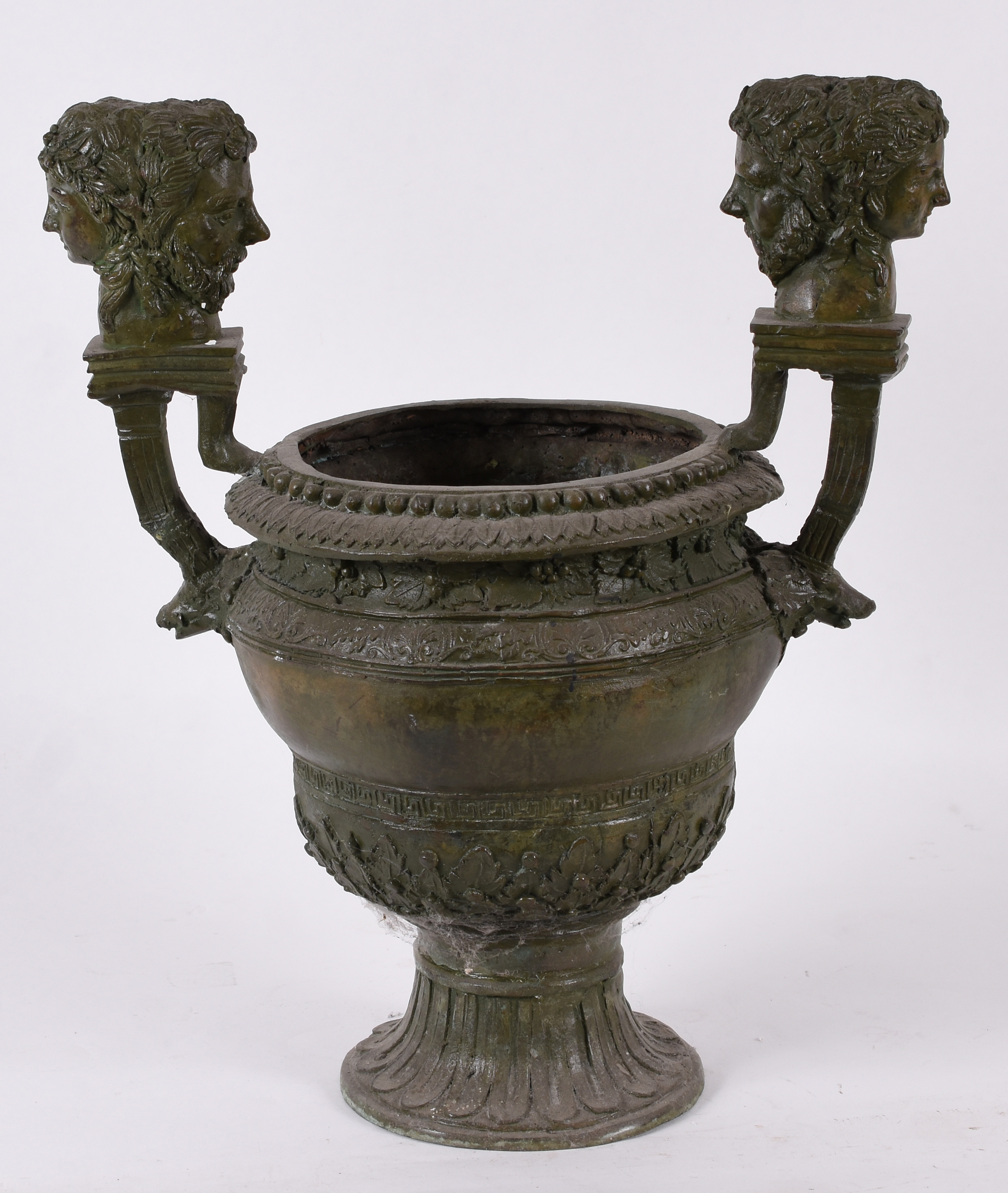 “Cache – pot”- Bronze neo clássico – Decoração com motivos da... - foto 1 de 2