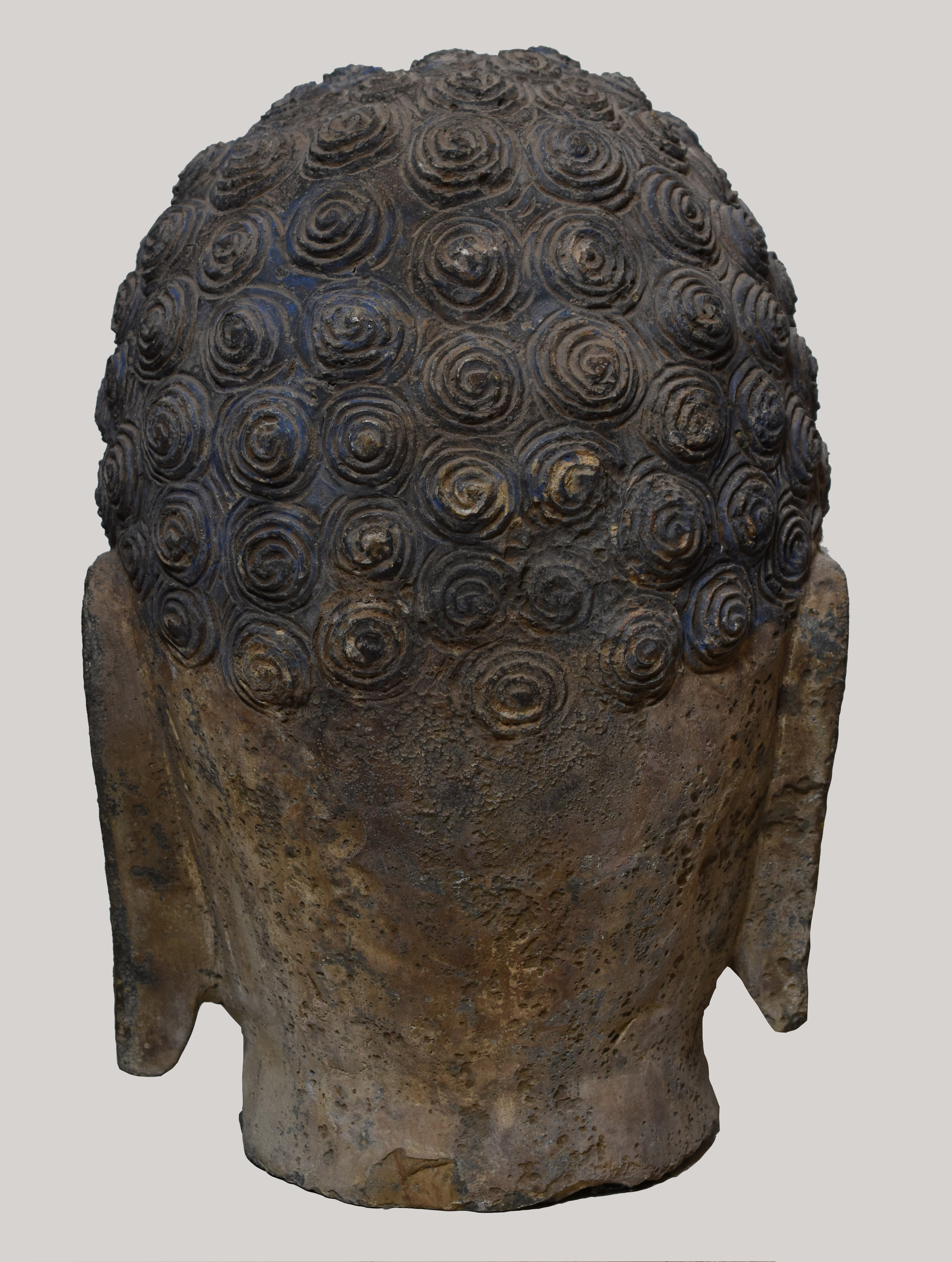 Cabeça de Buda – Pedra com pintura a ouro na face e azul nos cabelos... - foto 3 de 3
