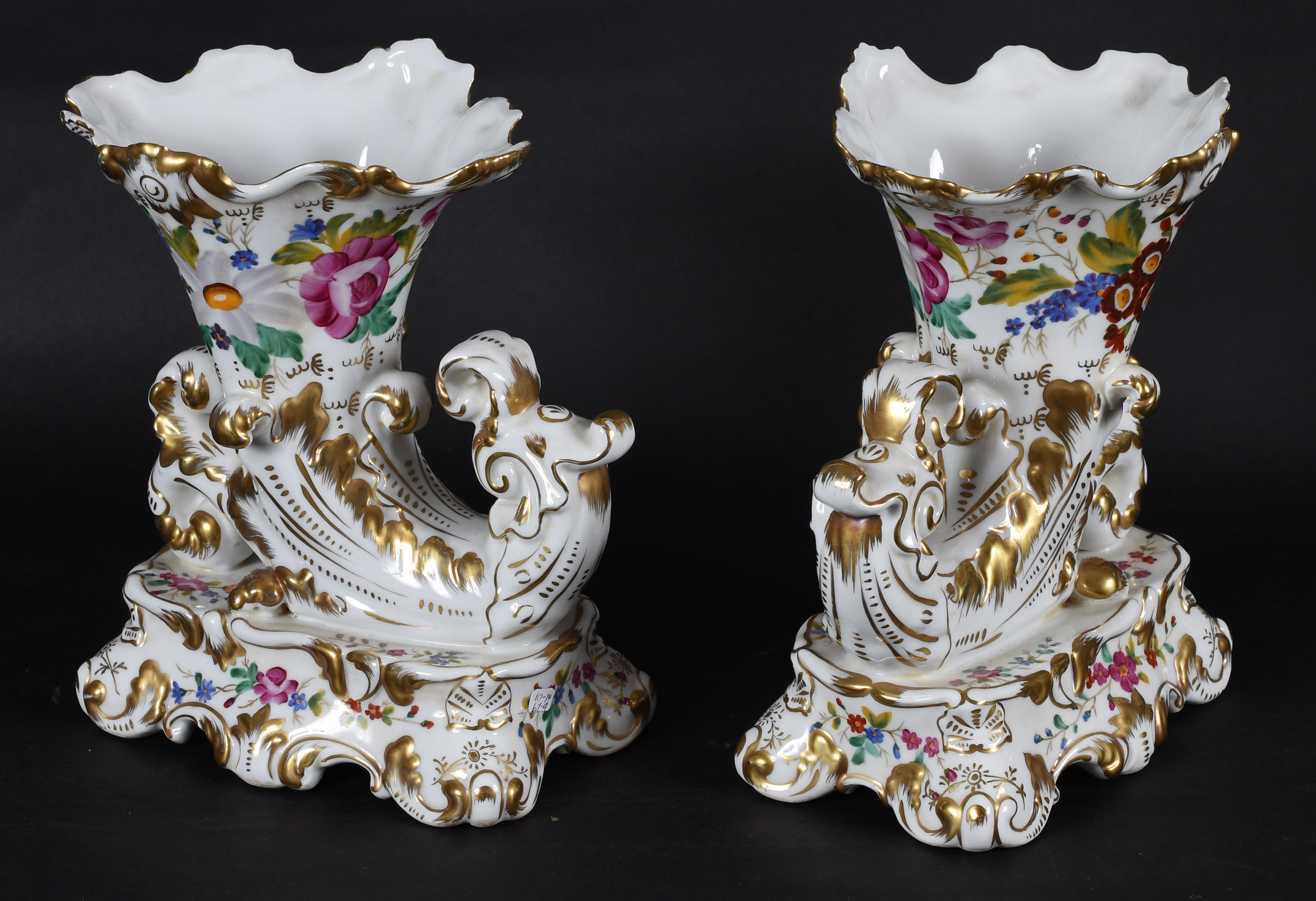 Par de vasos – Porcelana francesa sem marca, no estilo “Velho Paris”... - foto 2 de 4