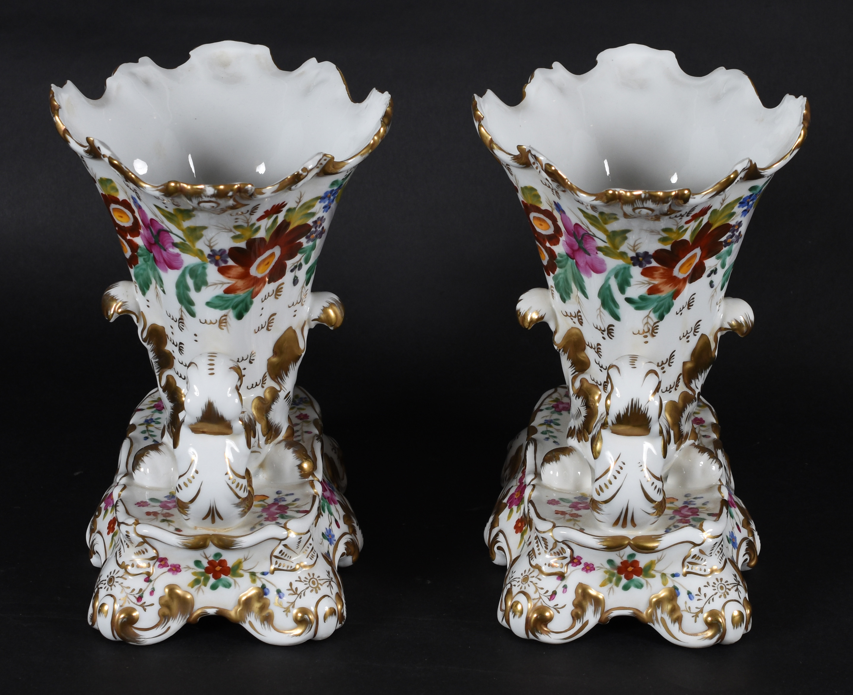 Par de vasos – Porcelana francesa sem marca, no estilo “Velho Paris”... - foto 3 de 4