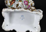 Par de vasos – Porcelana francesa sem marca, no... - Par de vasos – Porcelana francesa sem marca, no estilo “Velho Paris” – Decoração em feitio de cornucópias com flores em policromia e realces a o...